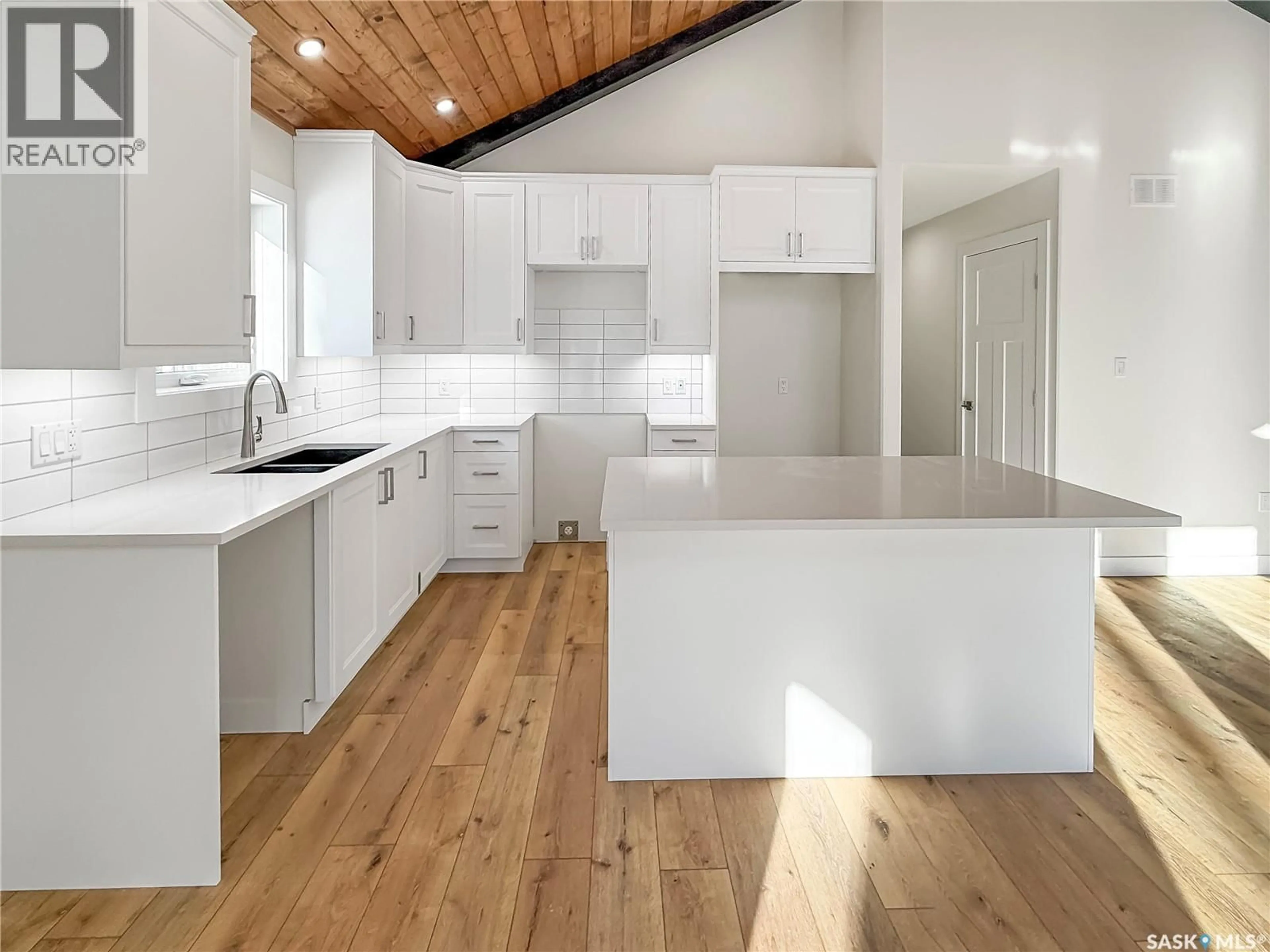 Contemporary kitchen, wood/laminate floor for 20 VALLEY RIDGE ROAD, Candle Lake Saskatchewan S0J3E0