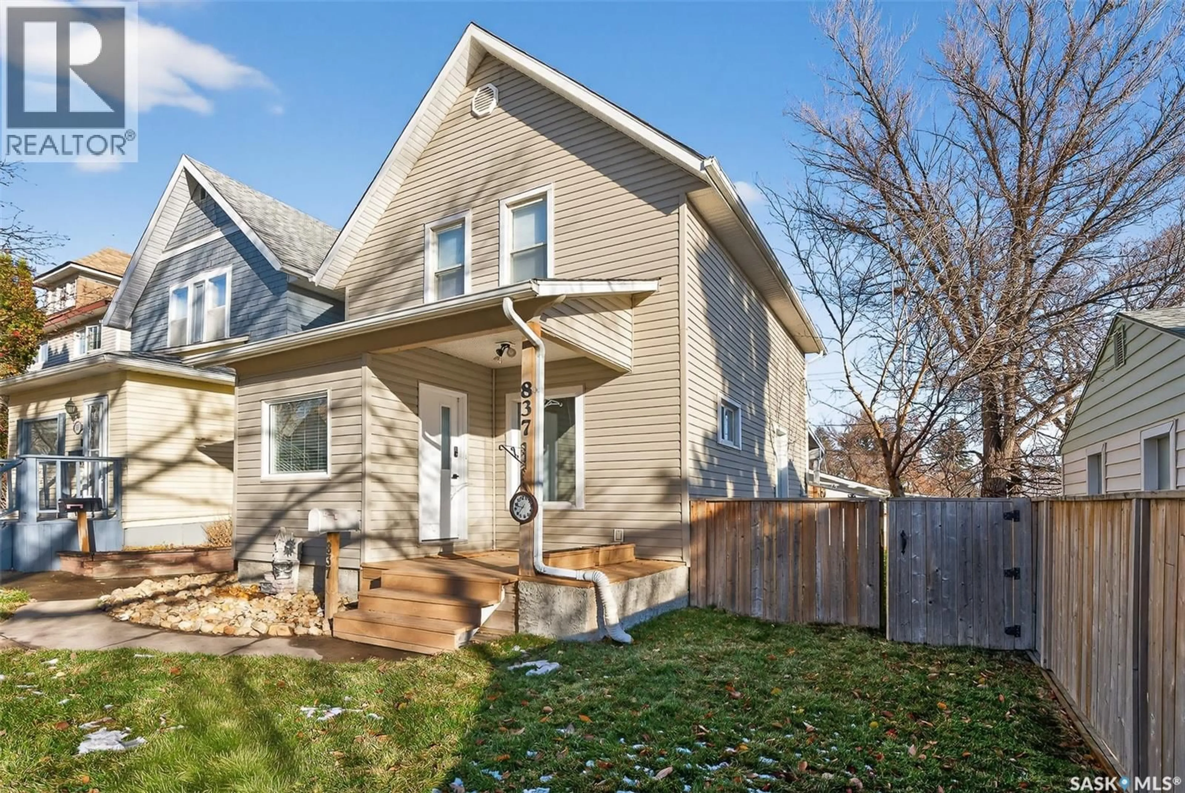 Home with vinyl exterior material, street for 837 5TH AVENUE, Moose Jaw Saskatchewan S6H3Y2