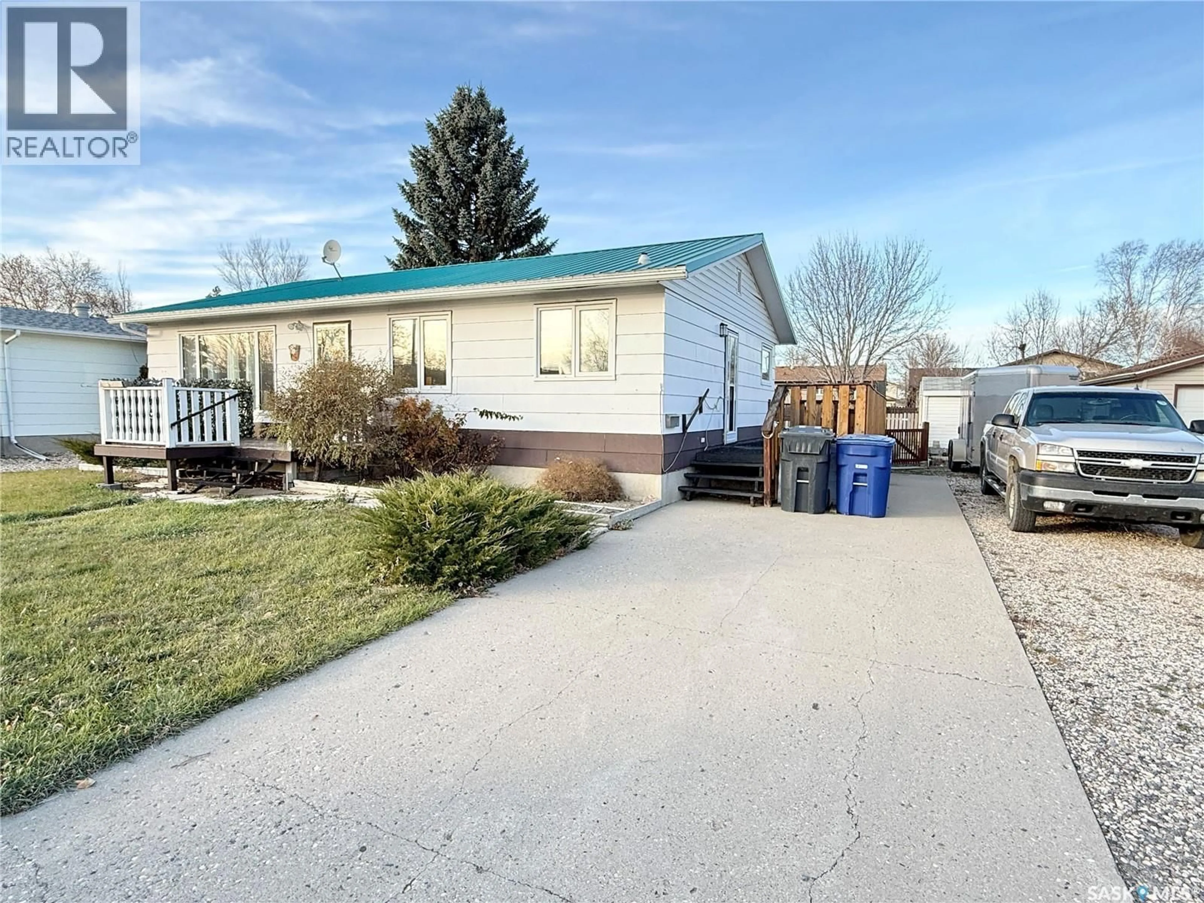 Home with vinyl exterior material, street for 732 DUNCAN DRIVE, Weyburn Saskatchewan S4H2N6