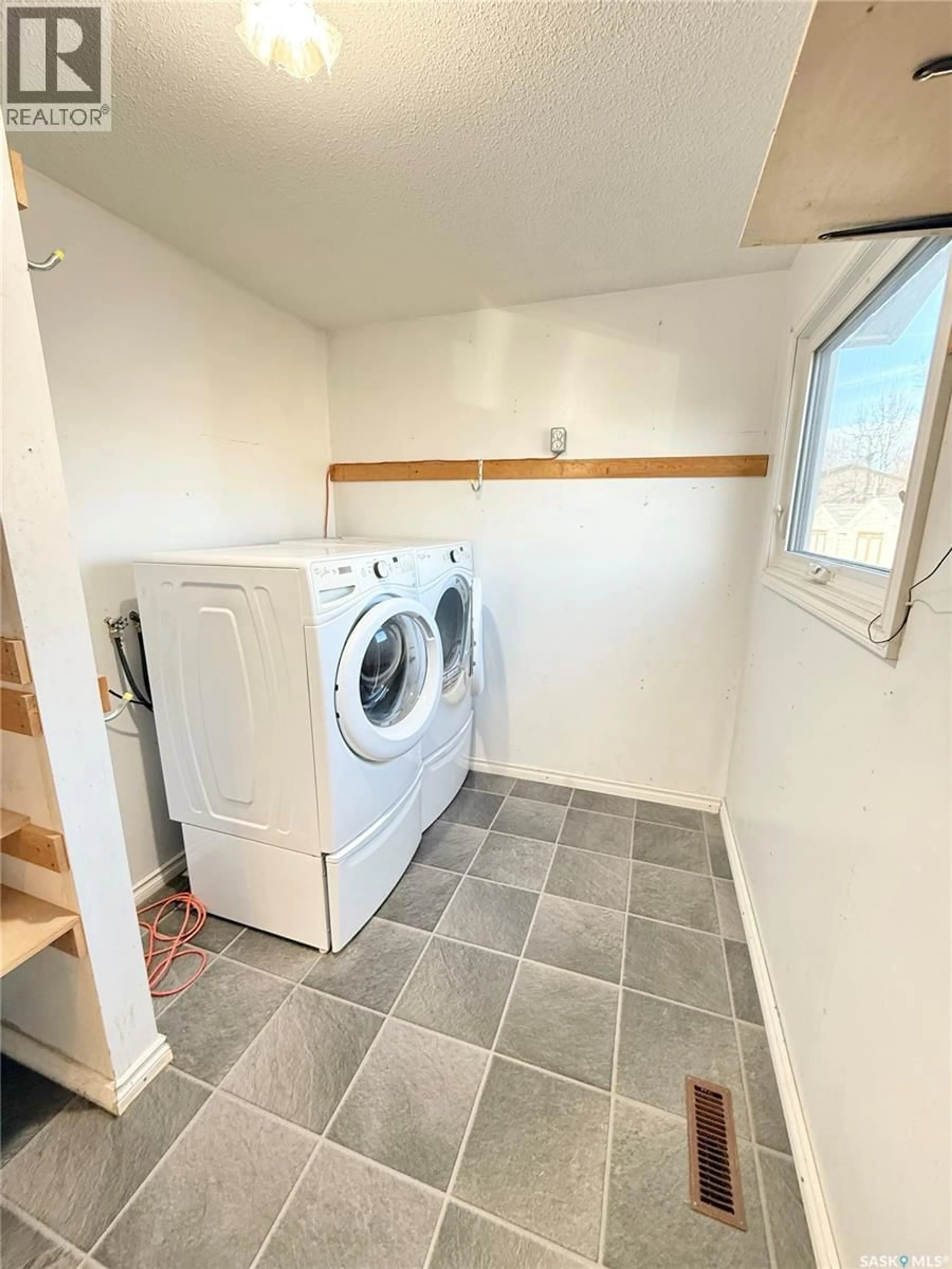 Laundry room for 732 DUNCAN DRIVE, Weyburn Saskatchewan S4H2N6
