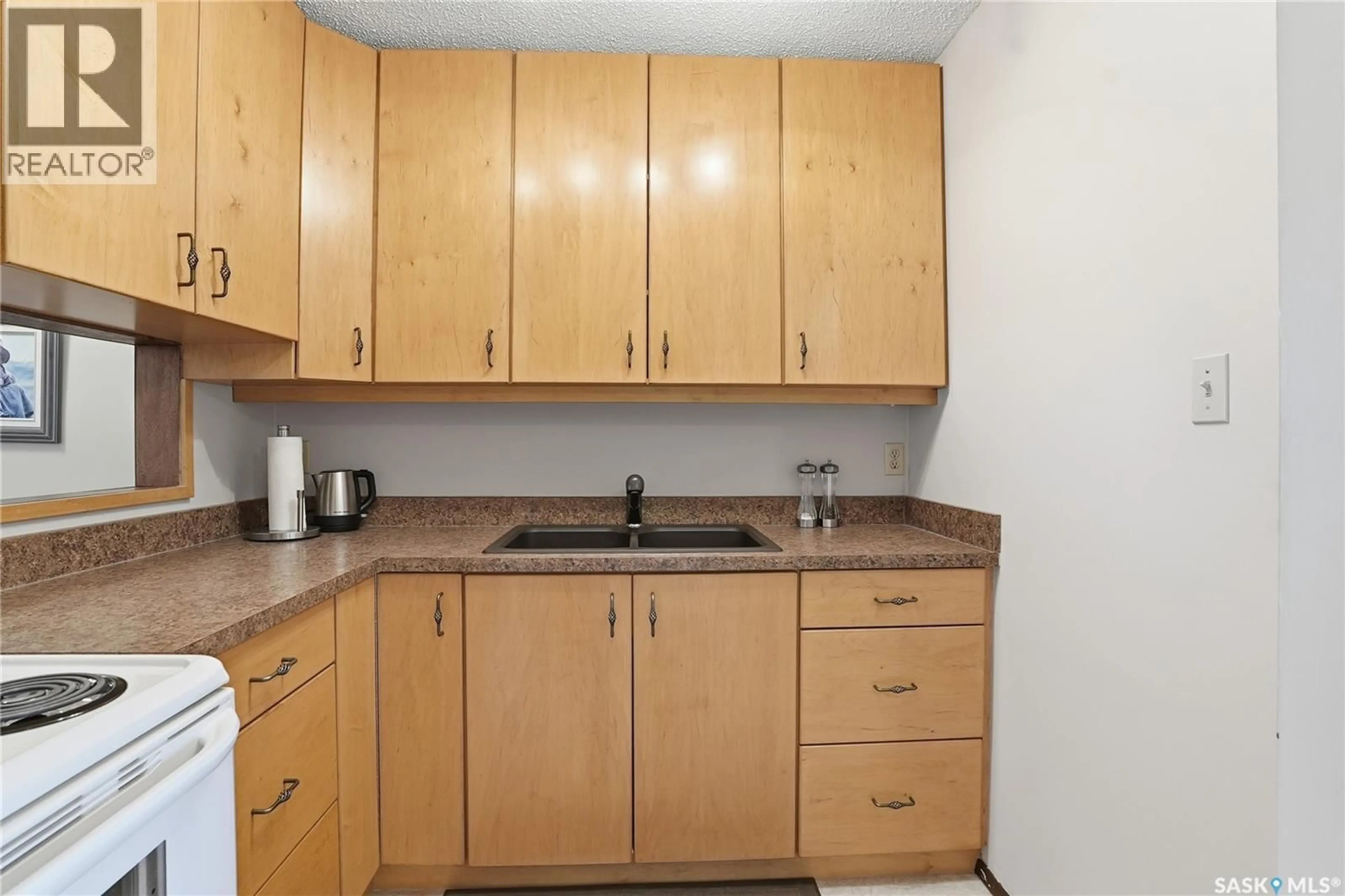 Standard kitchen, unknown for 106 - 1128 MCKERCHER DRIVE, Saskatoon Saskatchewan S7H4Y7