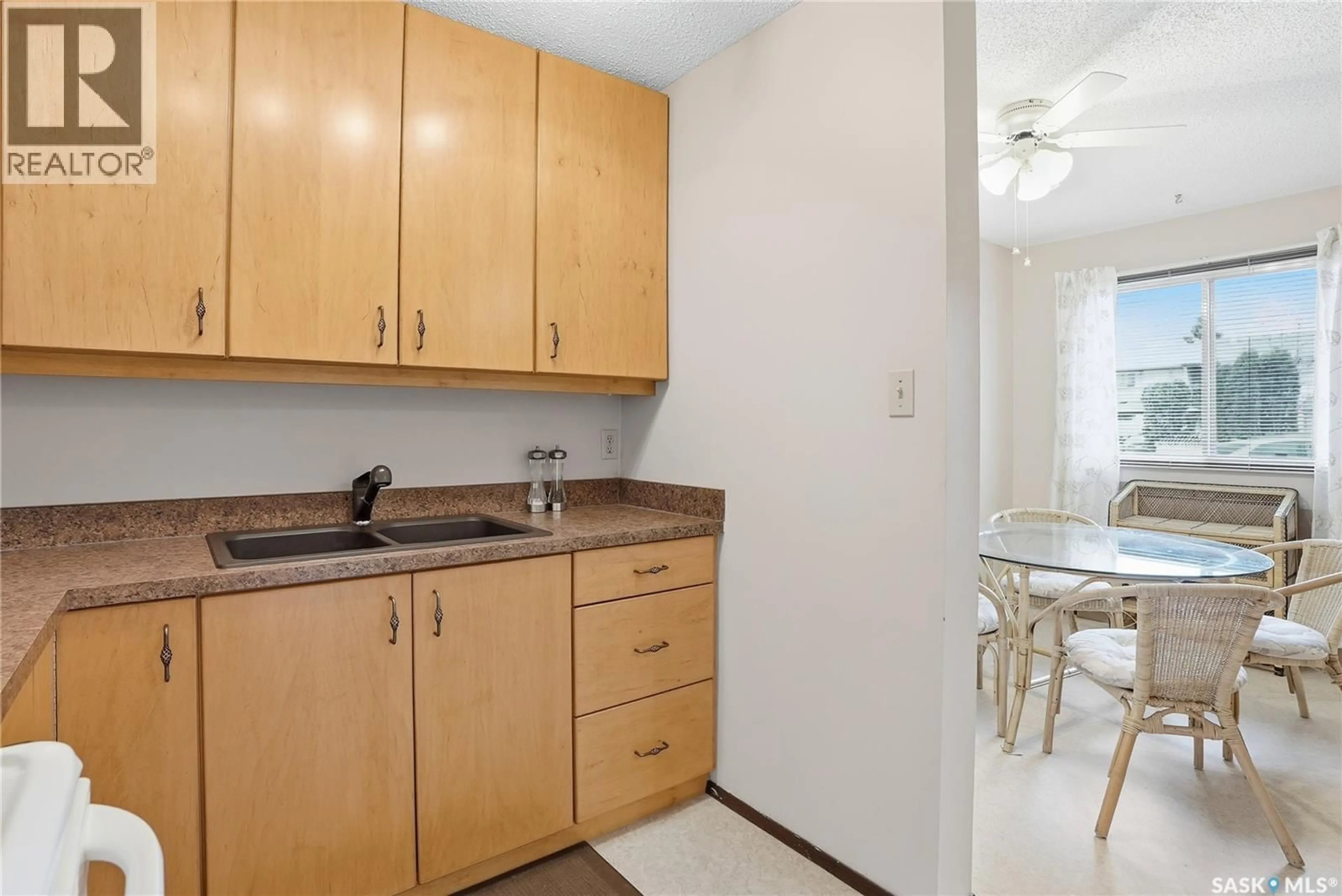 Standard kitchen, unknown for 106 - 1128 MCKERCHER DRIVE, Saskatoon Saskatchewan S7H4Y7