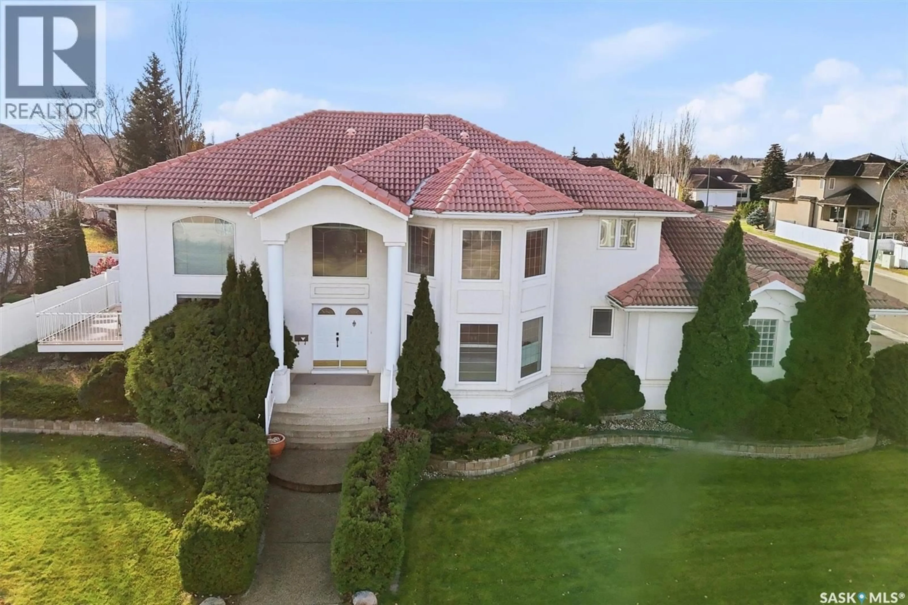 A pic from outside/outdoor area/front of a property/back of a property/a pic from drone, street for 228 BRAESHIRE LANE, Saskatoon Saskatchewan S7V1B2