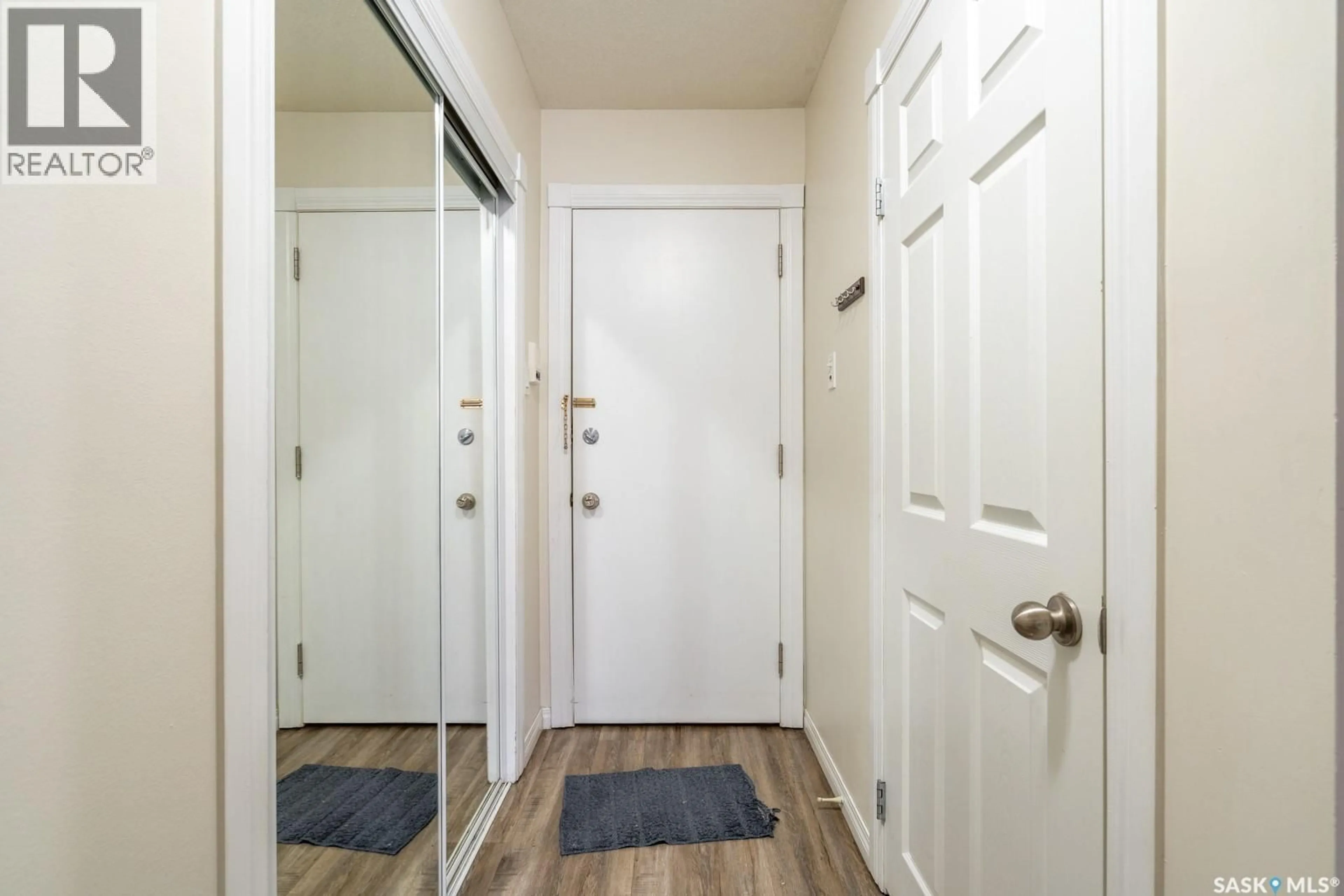 Indoor entryway for 12 50 SPENCE STREET, Regina Saskatchewan S4S4H4