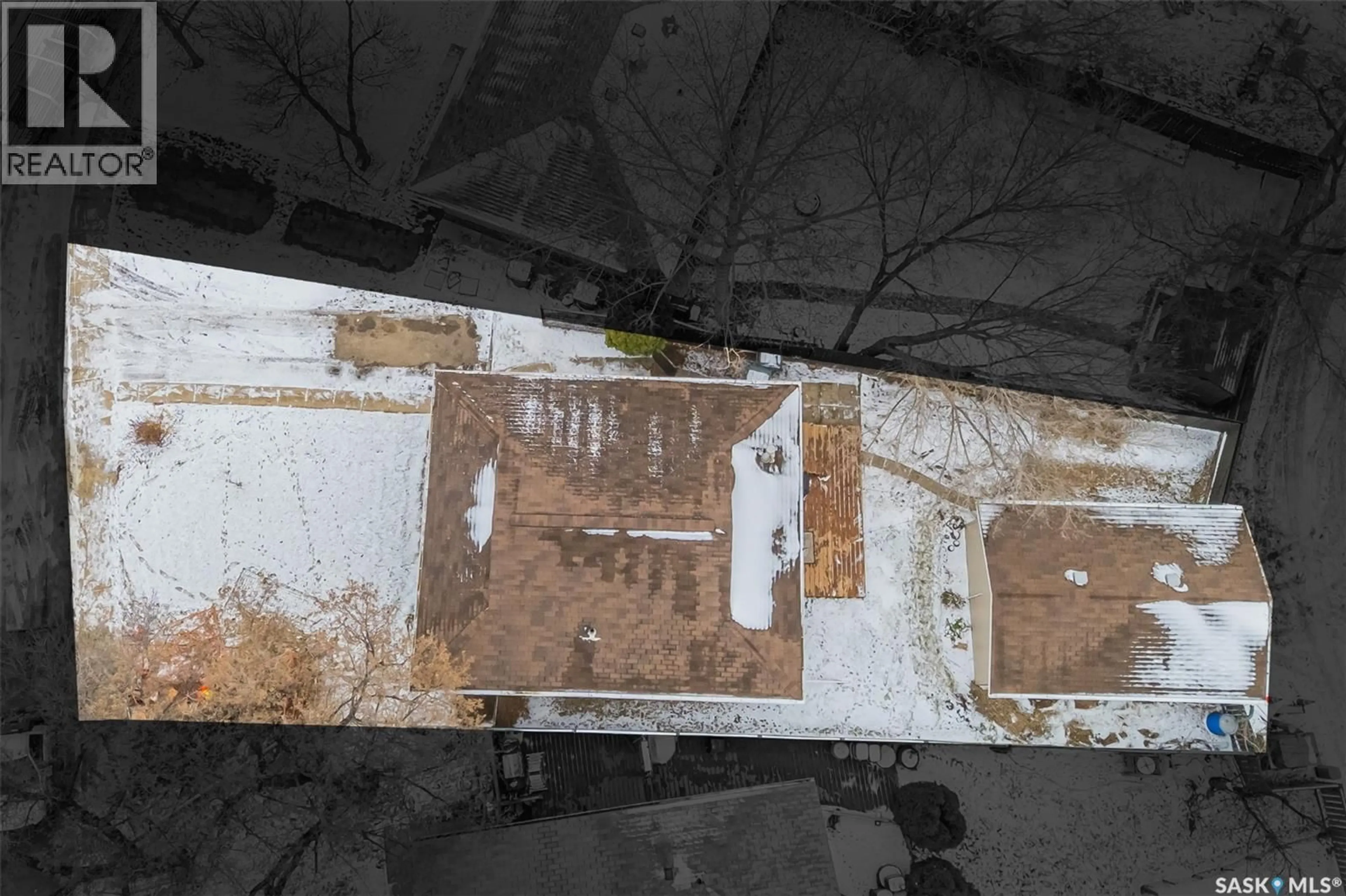 A pic from outside/outdoor area/front of a property/back of a property/a pic from drone, building for 222 WESTERN CRESCENT, Saskatoon Saskatchewan S7H4J6