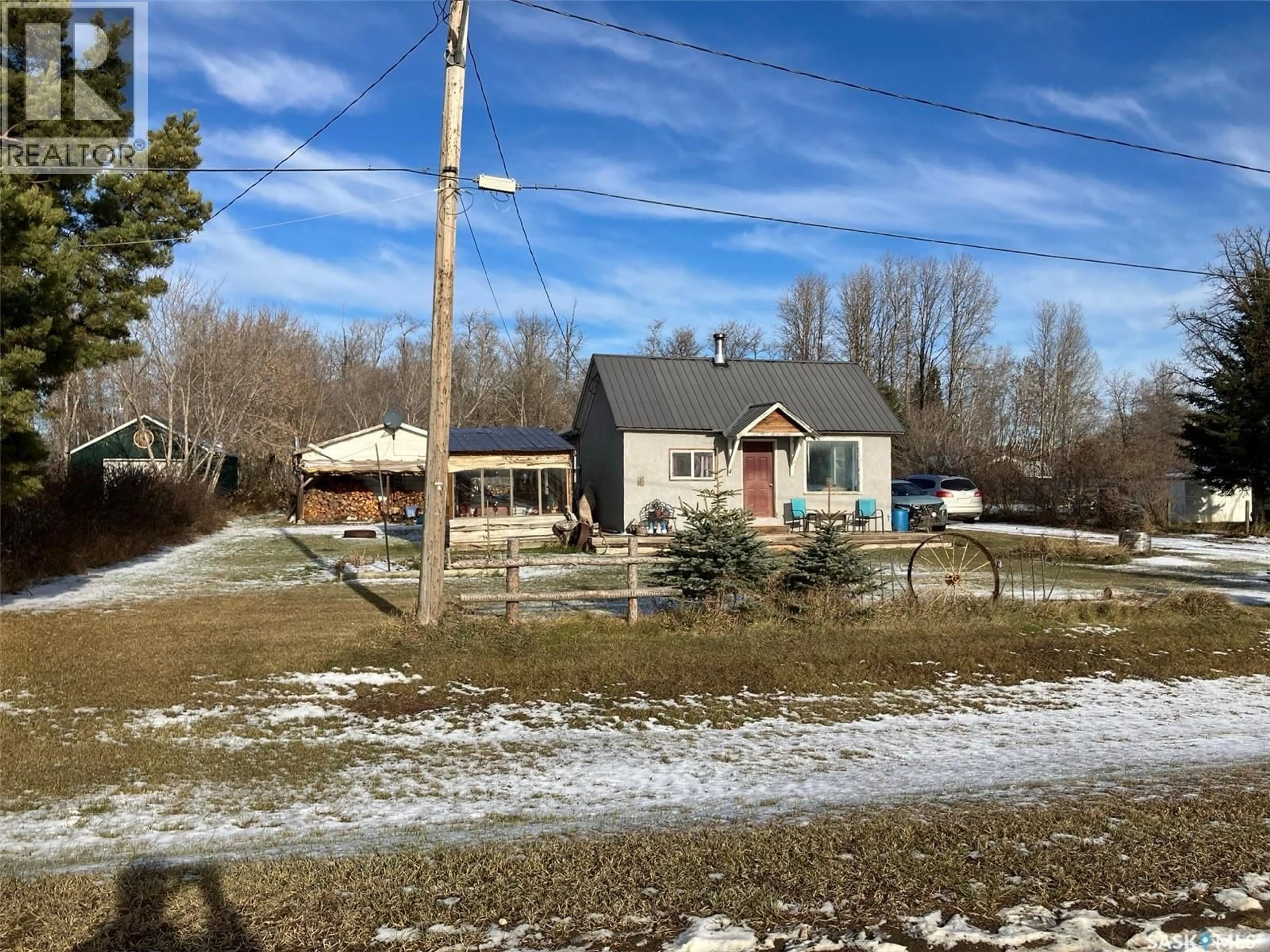 A pic from outside/outdoor area/front of a property/back of a property/a pic from drone, unknown for 4 RAILWAY AVENUE, Aylsham Saskatchewan S0E0C0