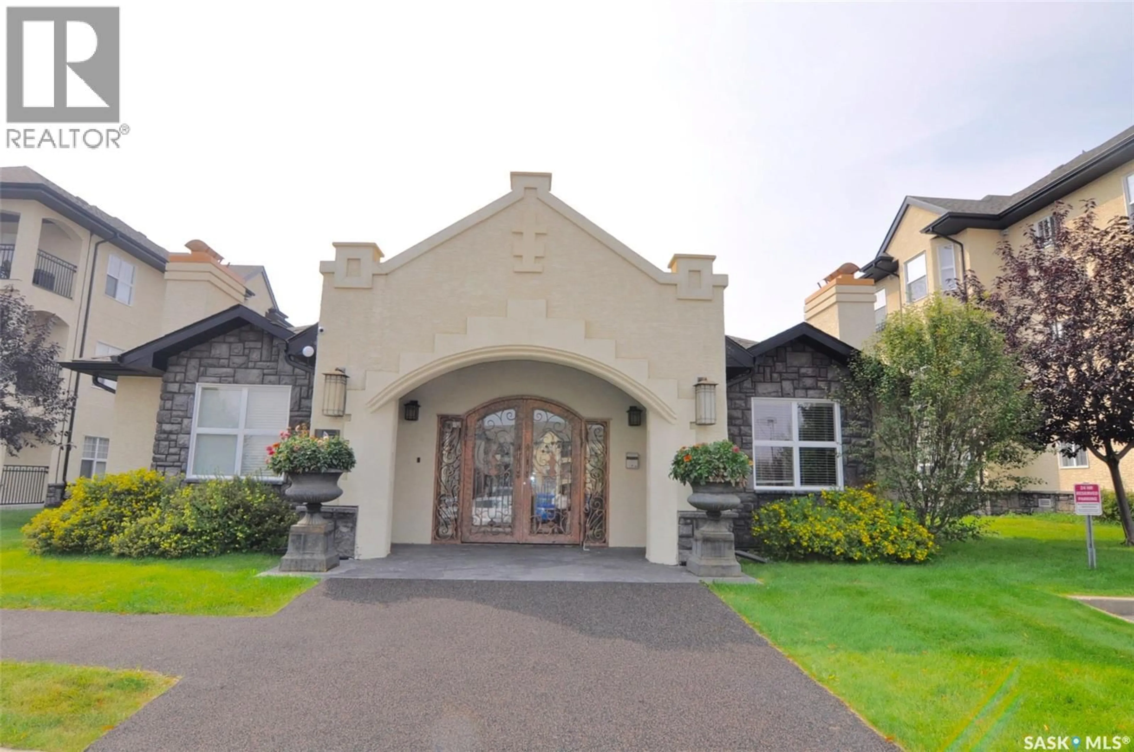 Indoor foyer for B107 - 415 HUNTER ROAD, Saskatoon Saskatchewan S7T0J7