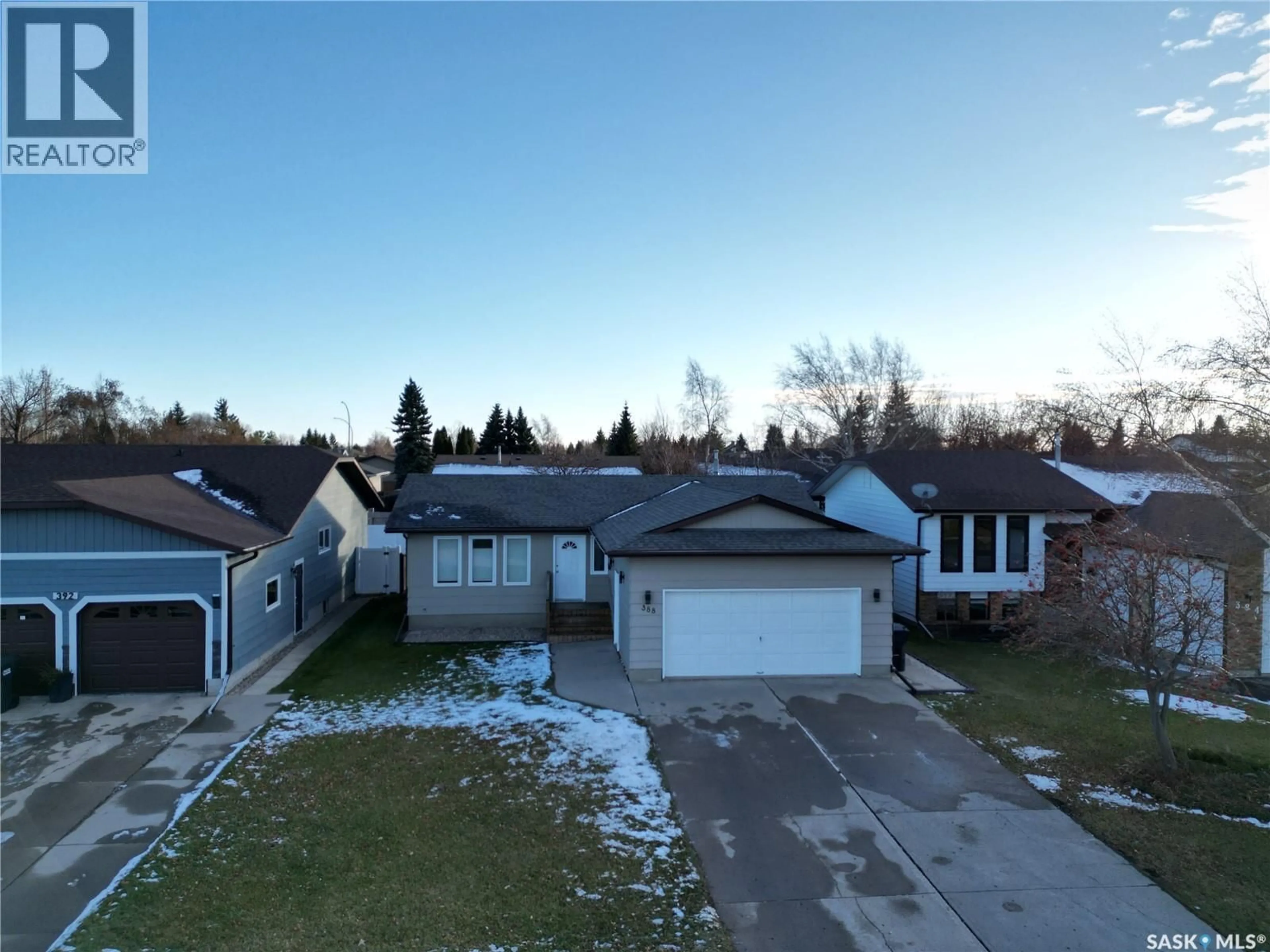 A pic from outside/outdoor area/front of a property/back of a property/a pic from drone, street for 388 DARLINGTON STREET, Yorkton Saskatchewan S3N3Y9