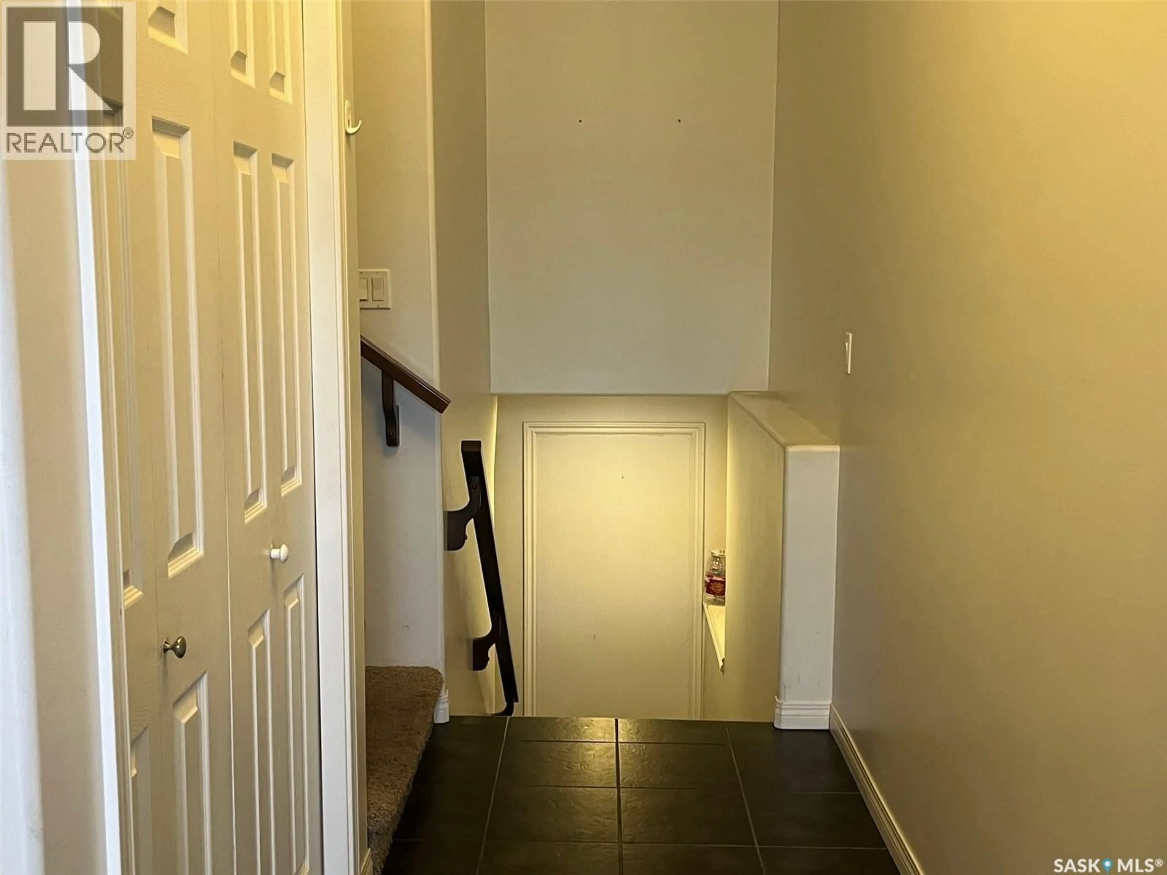 Indoor entryway for 439 HENICK CRESCENT, Saskatoon Saskatchewan S7R0J4