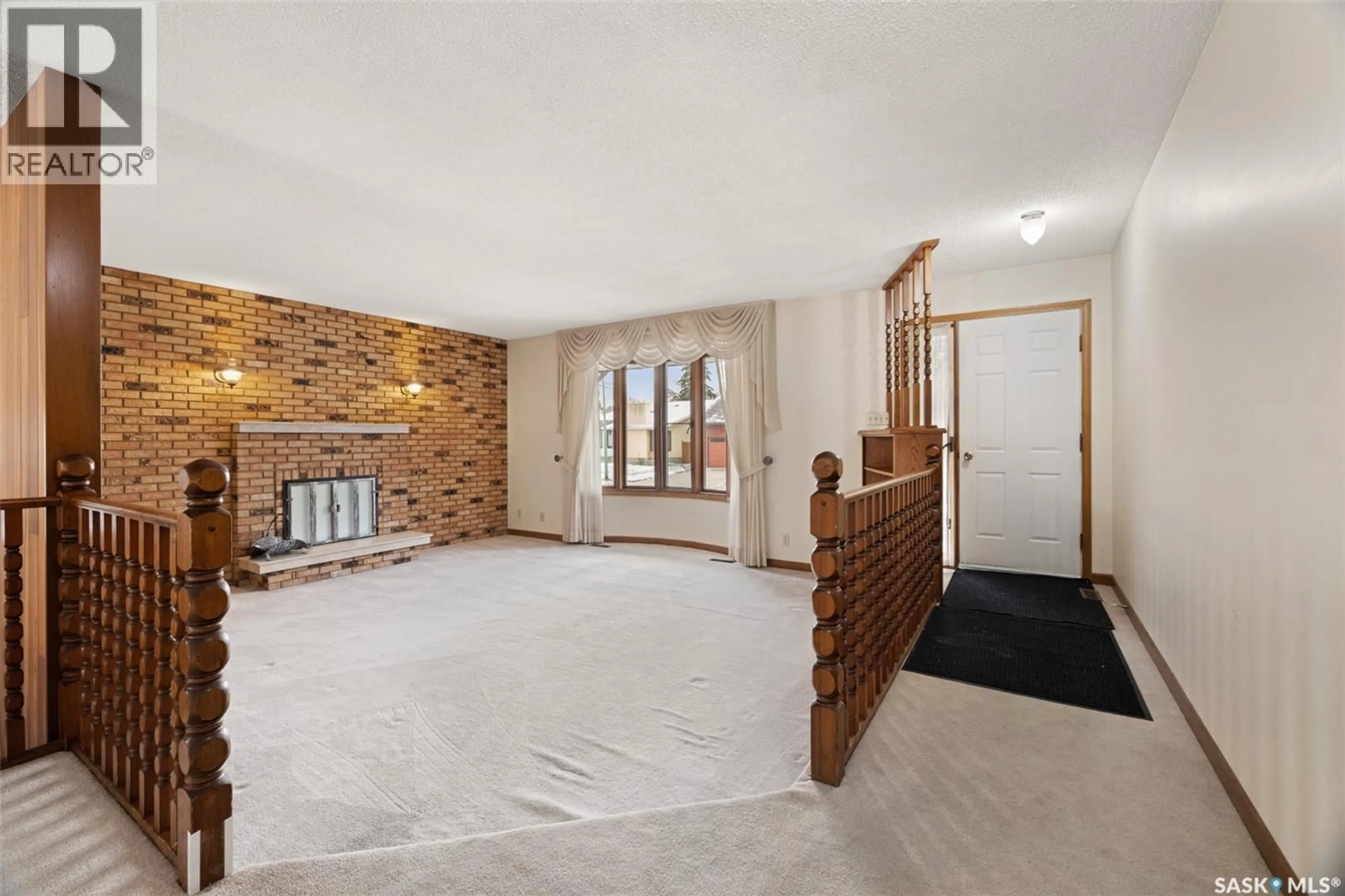 Indoor foyer for 7222 NEATBY AVENUE, Regina Saskatchewan S4X2S1