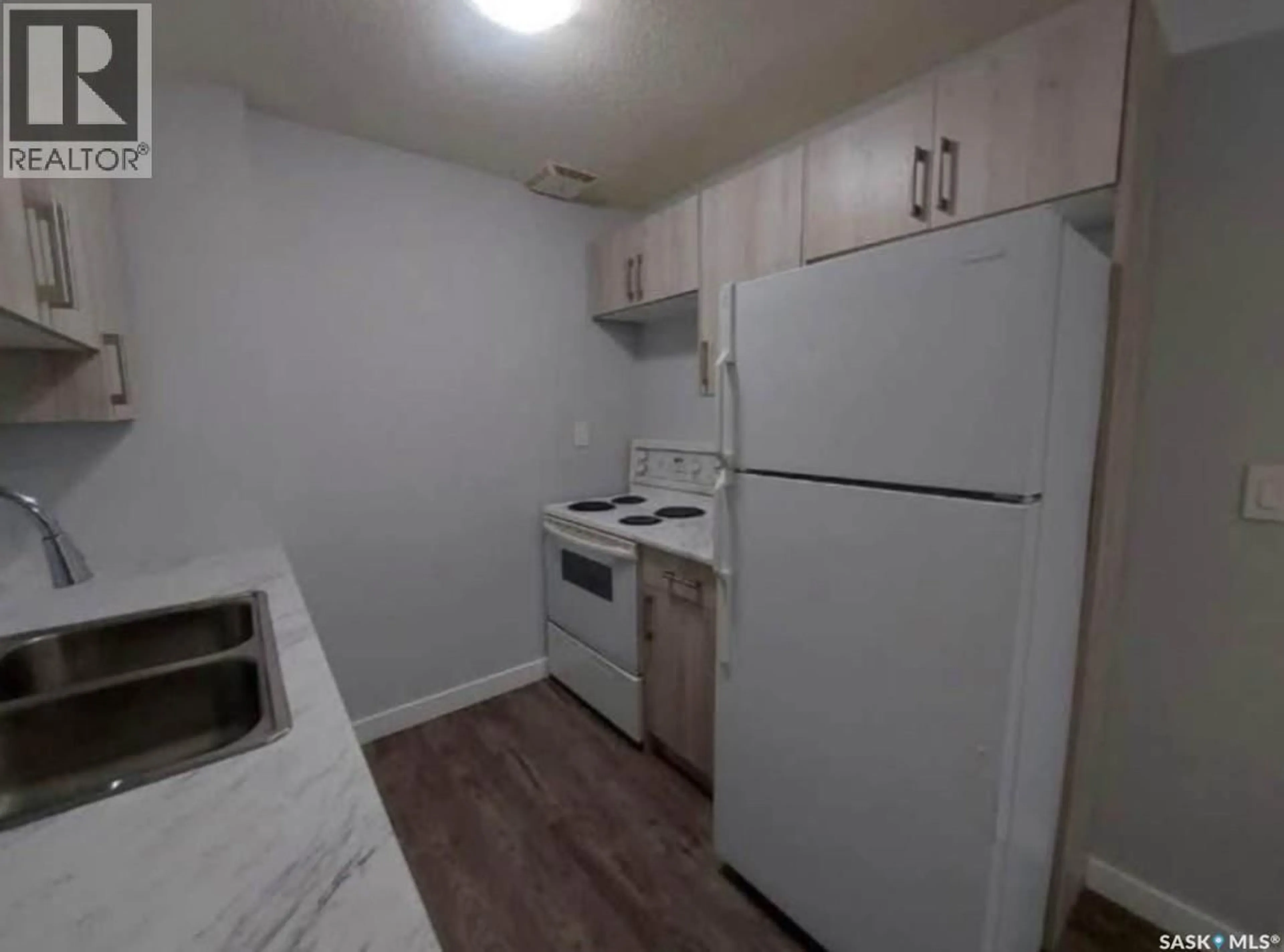 Standard kitchen, unknown for 4120 CASTLE ROAD, Regina Saskatchewan S4S6A4