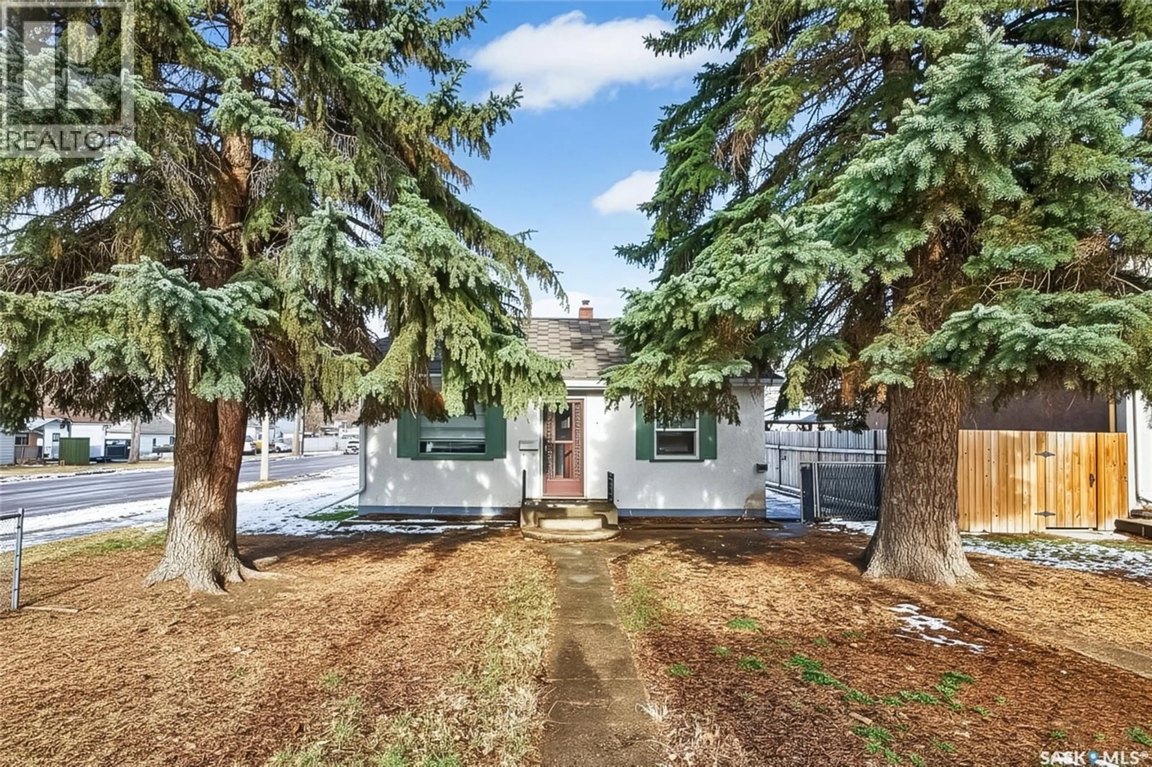 A pic from outside/outdoor area/front of a property/back of a property/a pic from drone, street for 362 GRANDVIEW STREET, Moose Jaw Saskatchewan S6H5K8