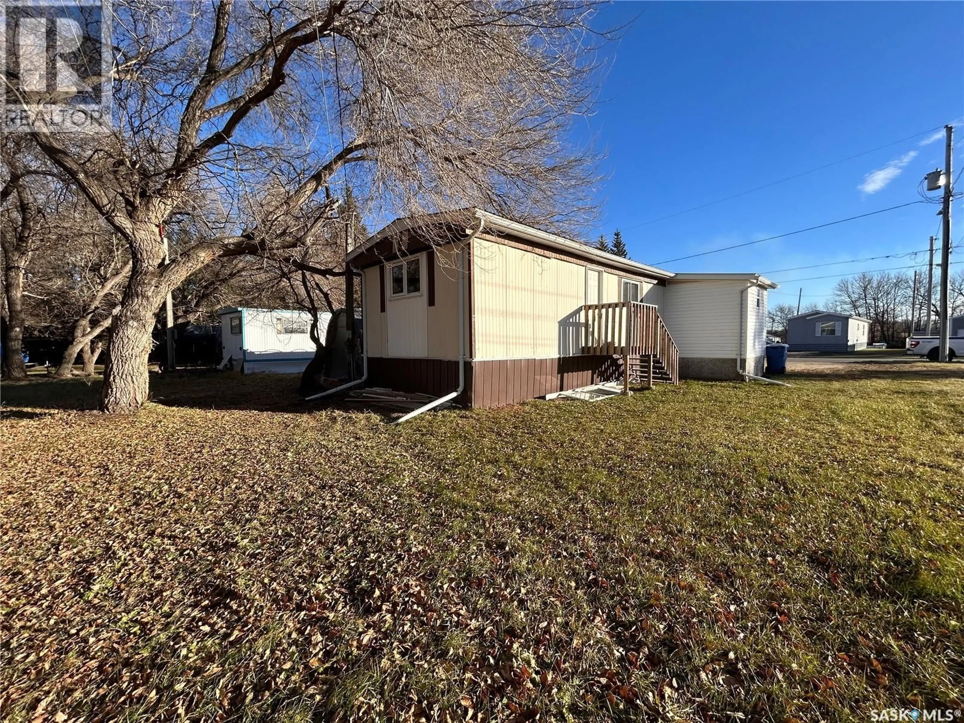 A pic from outside/outdoor area/front of a property/back of a property/a pic from drone, unknown for 211 RAILWAY AVENUE, Wawota Saskatchewan S0G5A0