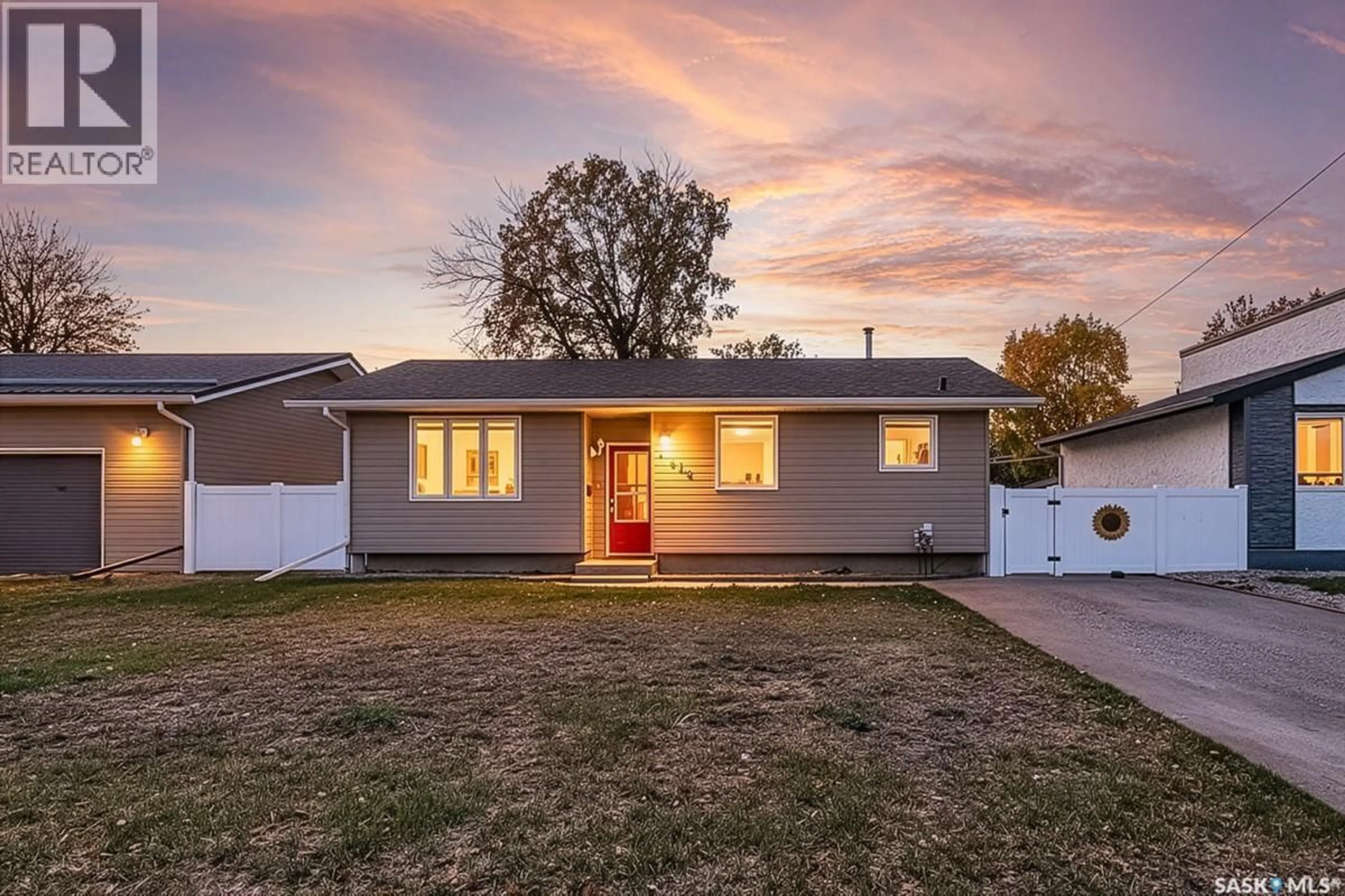 Home with vinyl exterior material, street for 1419 GLENDALE STREET, Moose Jaw Saskatchewan S6H6Z1