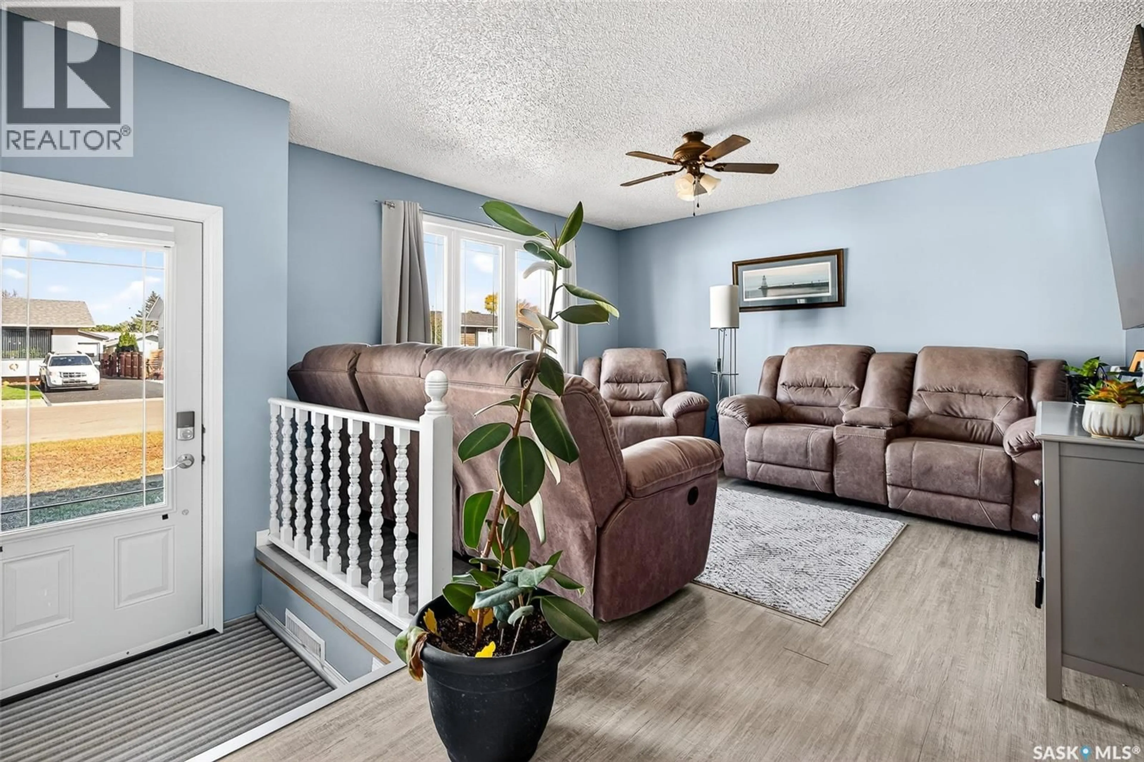 Living room with furniture, unknown for 1419 GLENDALE STREET, Moose Jaw Saskatchewan S6H6Z1