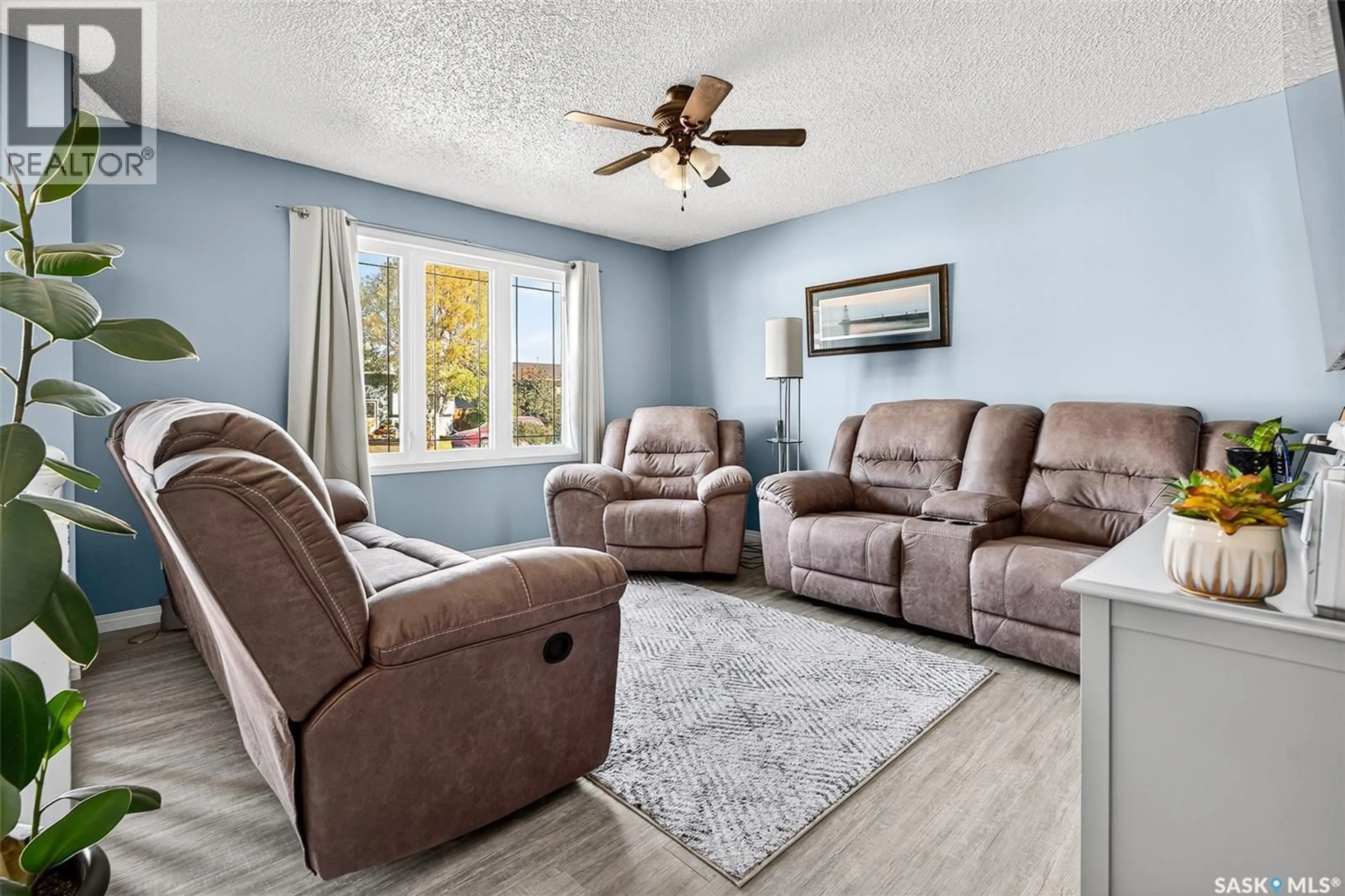 Living room with furniture, unknown for 1419 GLENDALE STREET, Moose Jaw Saskatchewan S6H6Z1