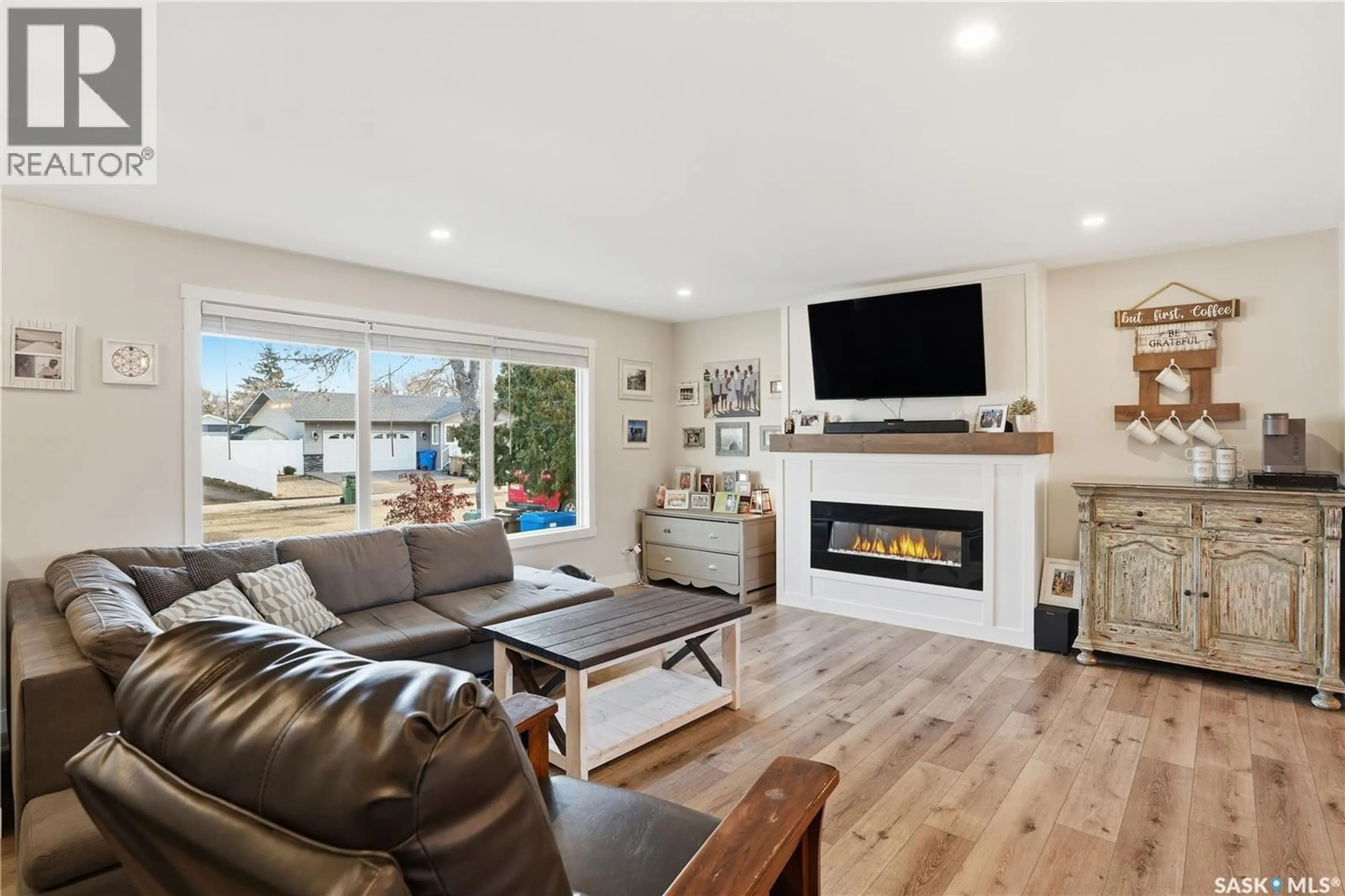 Living room with furniture, wood/laminate floor for 10 O' NEILL STREET, Regina Saskatchewan S4T7K1