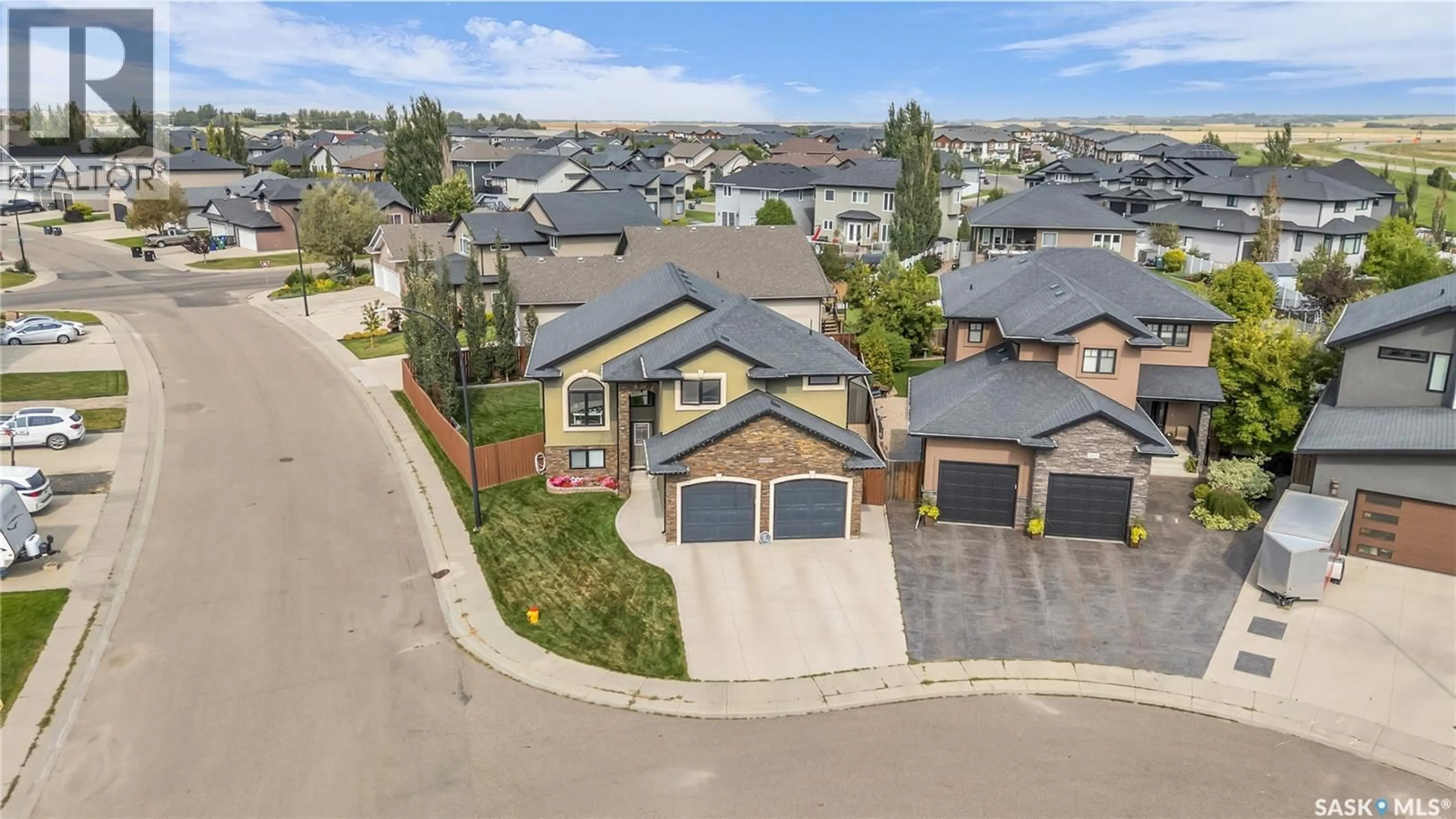 A pic from outside/outdoor area/front of a property/back of a property/a pic from drone, street for 227 STEFANIUK BAY, Saskatoon Saskatchewan S7W0H6