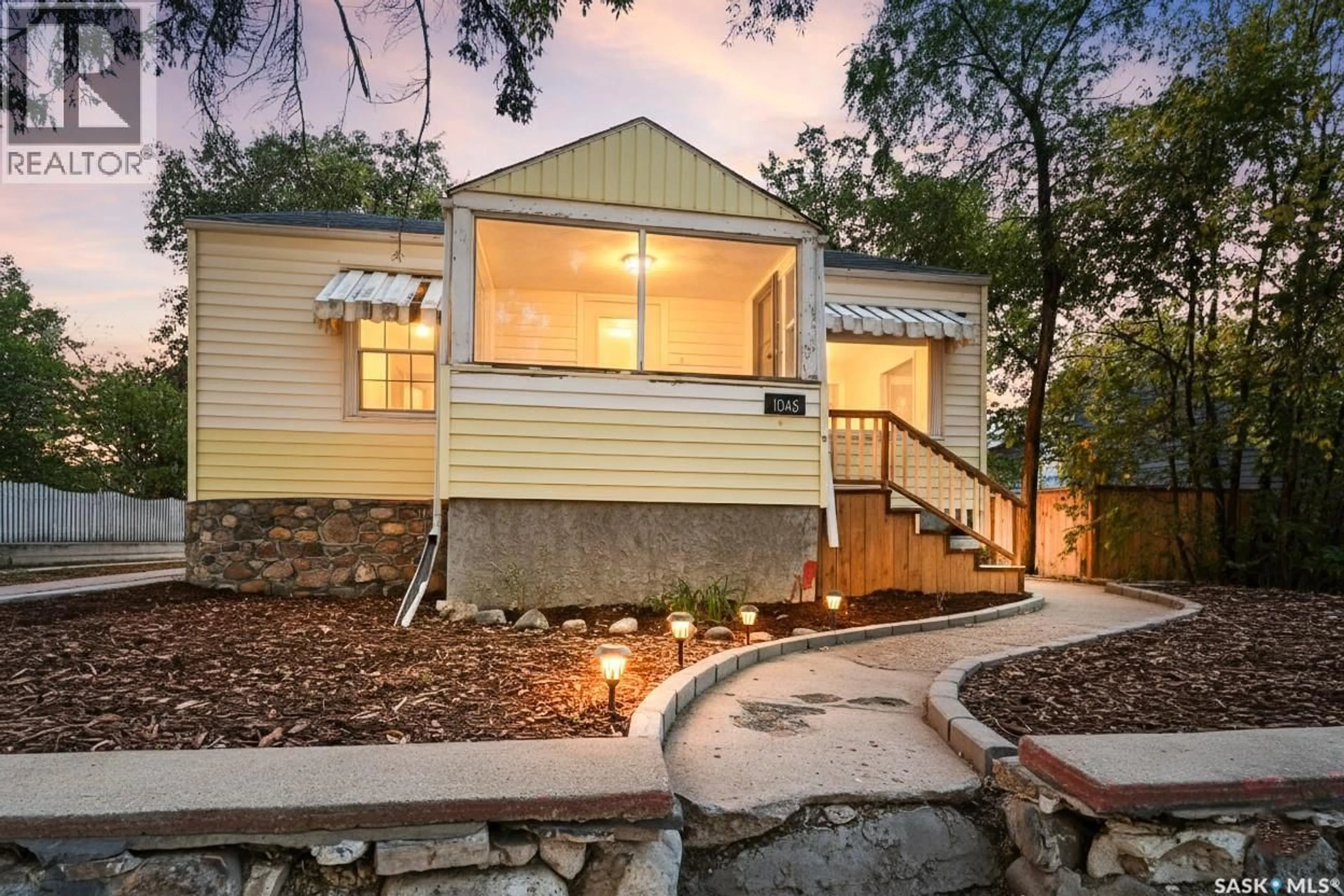 Unknown for 1045 4TH AVENUE, Moose Jaw Saskatchewan S6H3X2