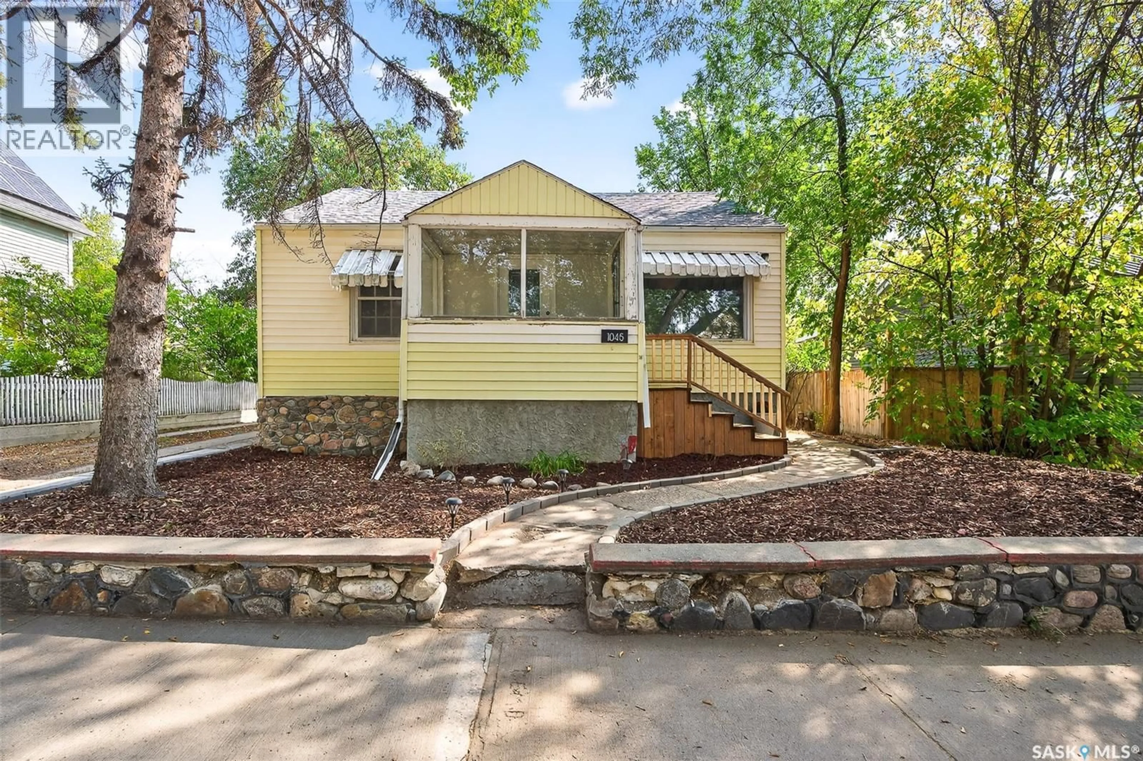 Unknown for 1045 4TH AVENUE, Moose Jaw Saskatchewan S6H3X2