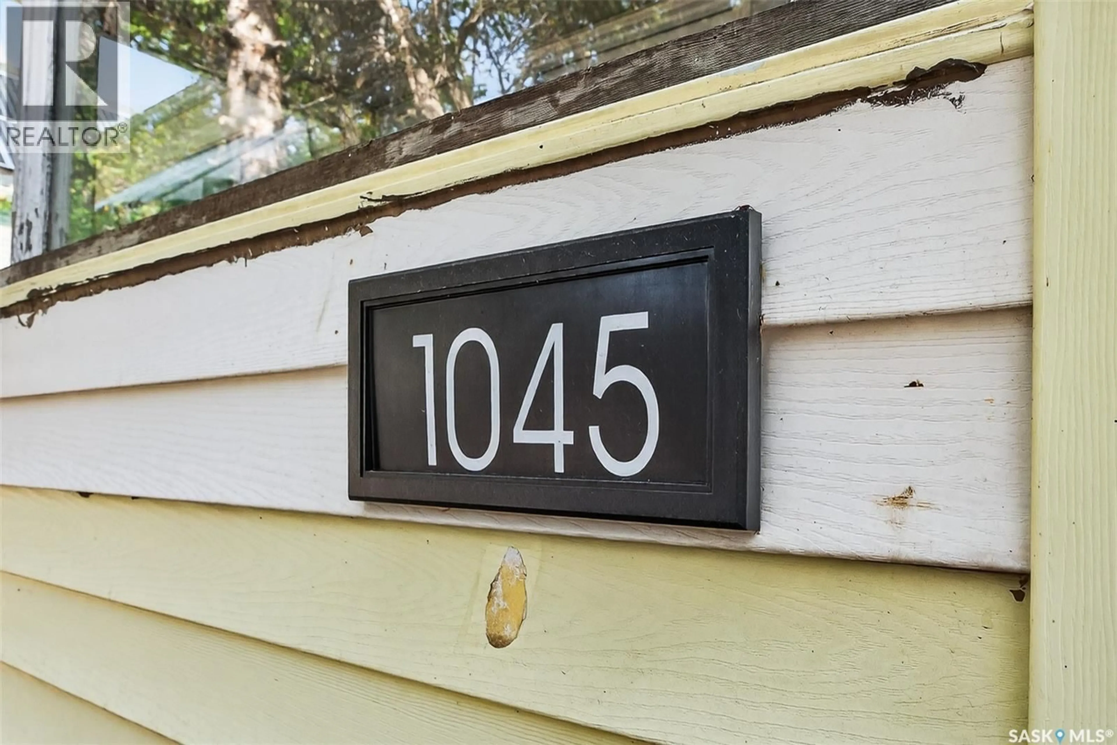 Home with vinyl exterior material, street for 1045 4TH AVENUE, Moose Jaw Saskatchewan S6H3X2