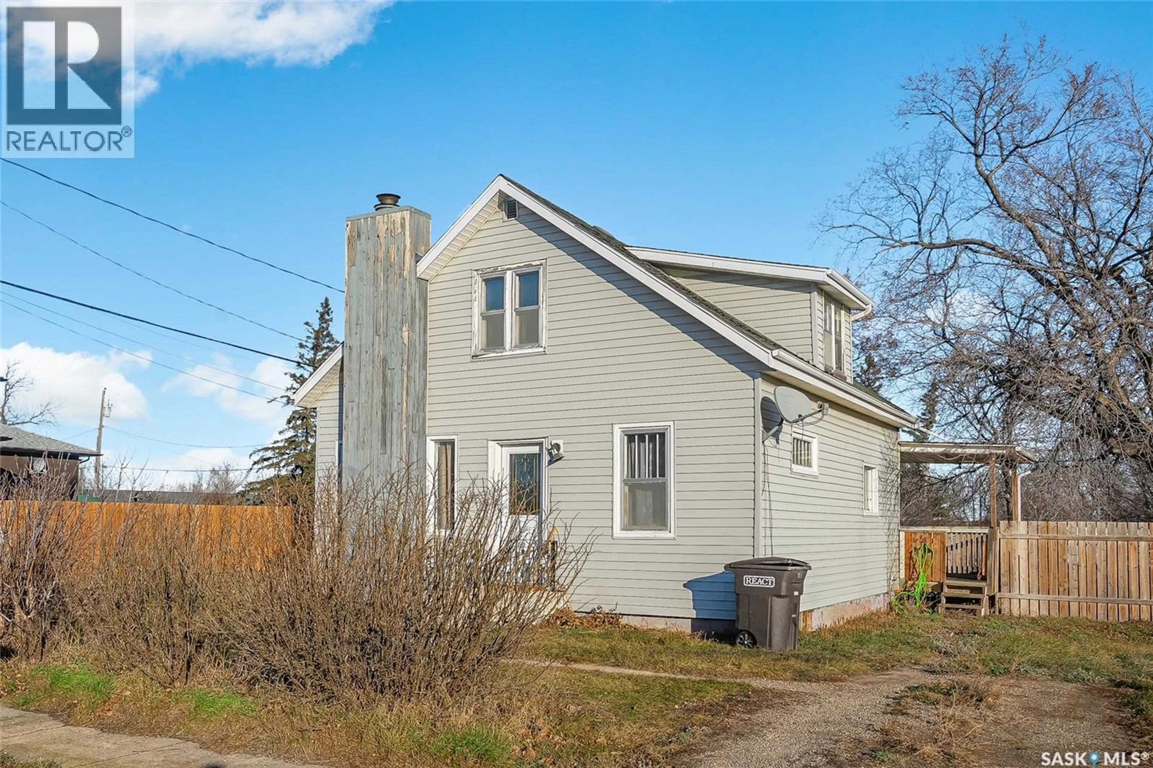 A pic from outside/outdoor area/front of a property/back of a property/a pic from drone, building for 101 DURHAM STREET, Viscount Saskatchewan S0K0H4