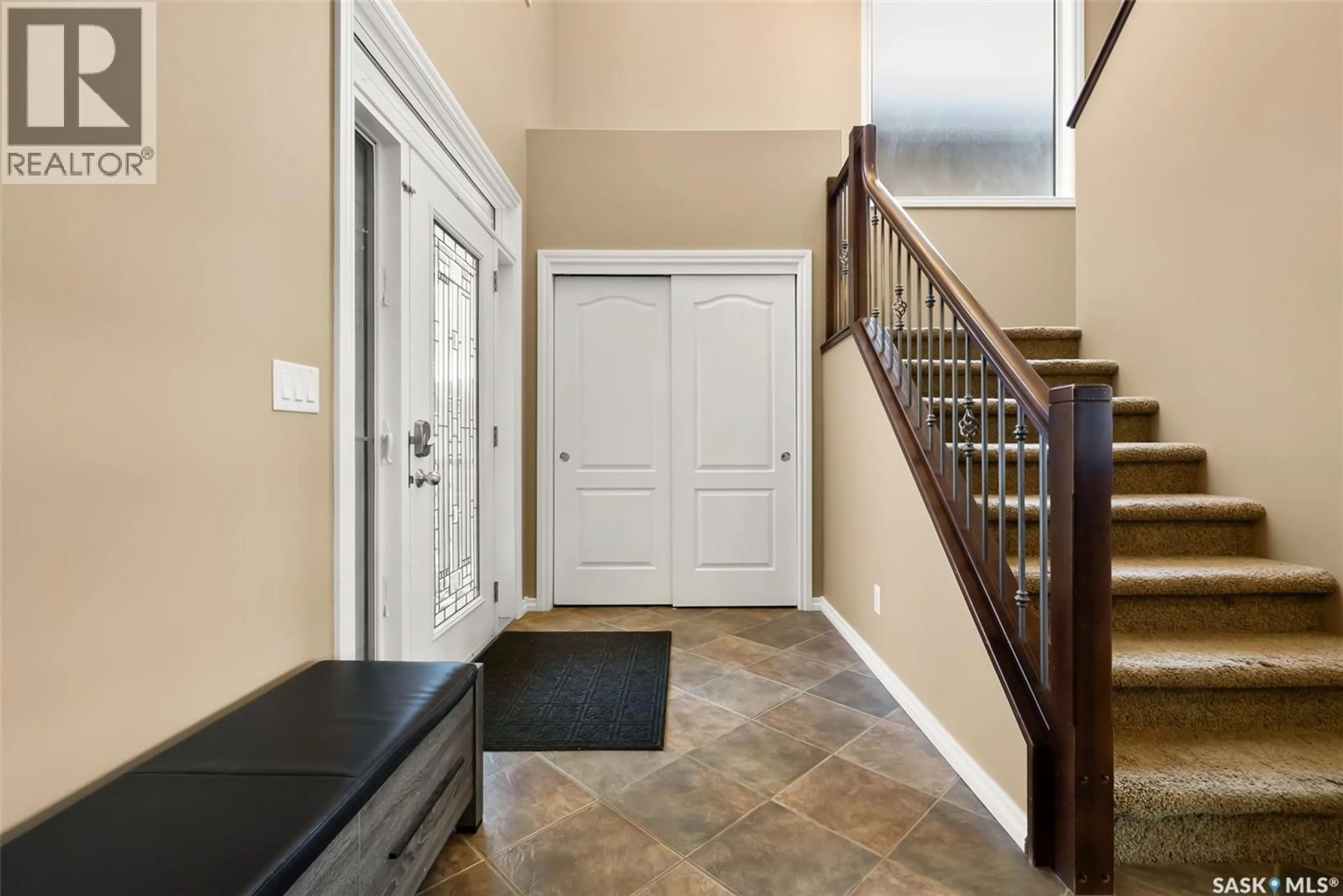 Indoor entryway for 2775 SUNNINGHILL CRESCENT, Regina Saskatchewan S4V0N5