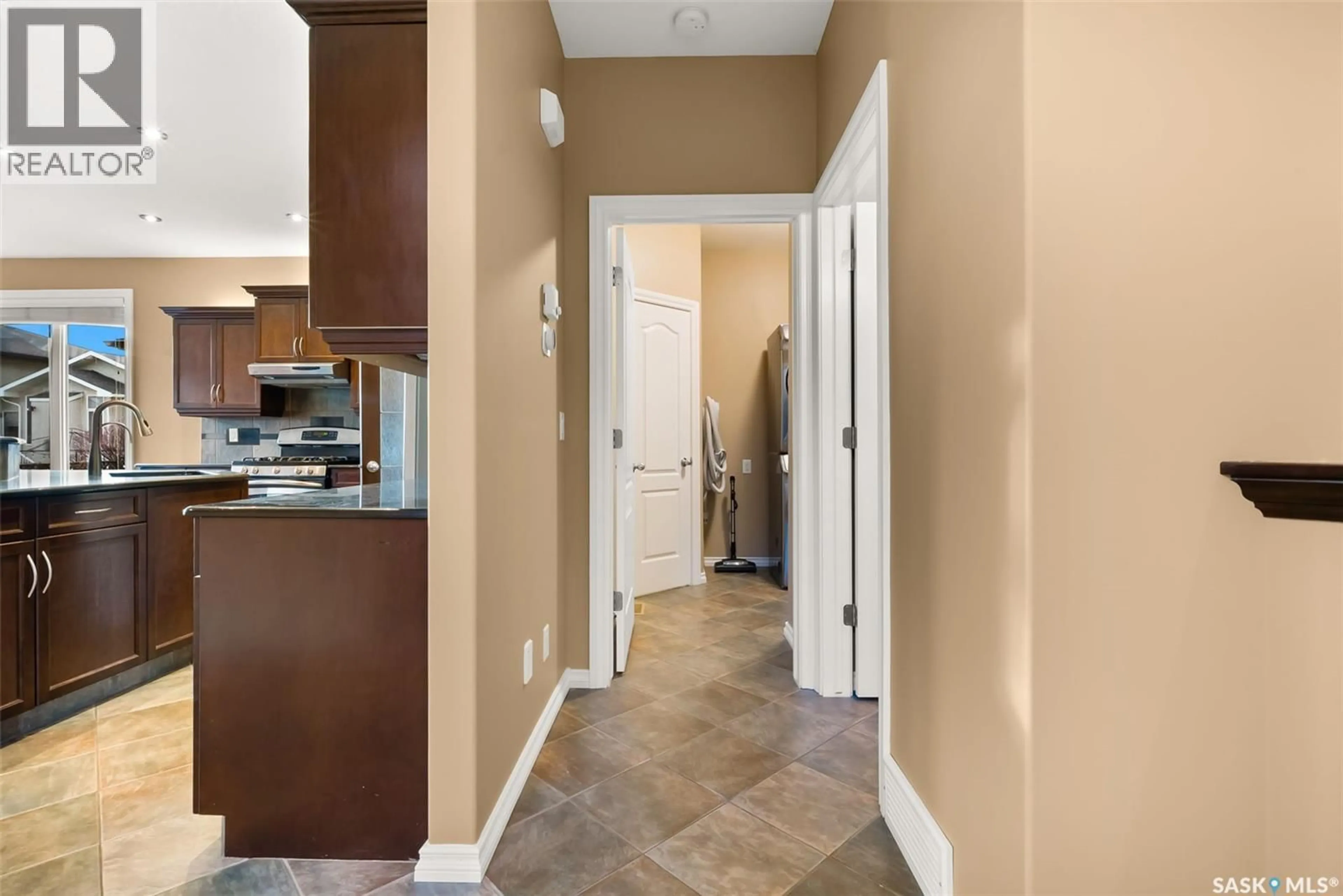 Indoor entryway for 2775 SUNNINGHILL CRESCENT, Regina Saskatchewan S4V0N5