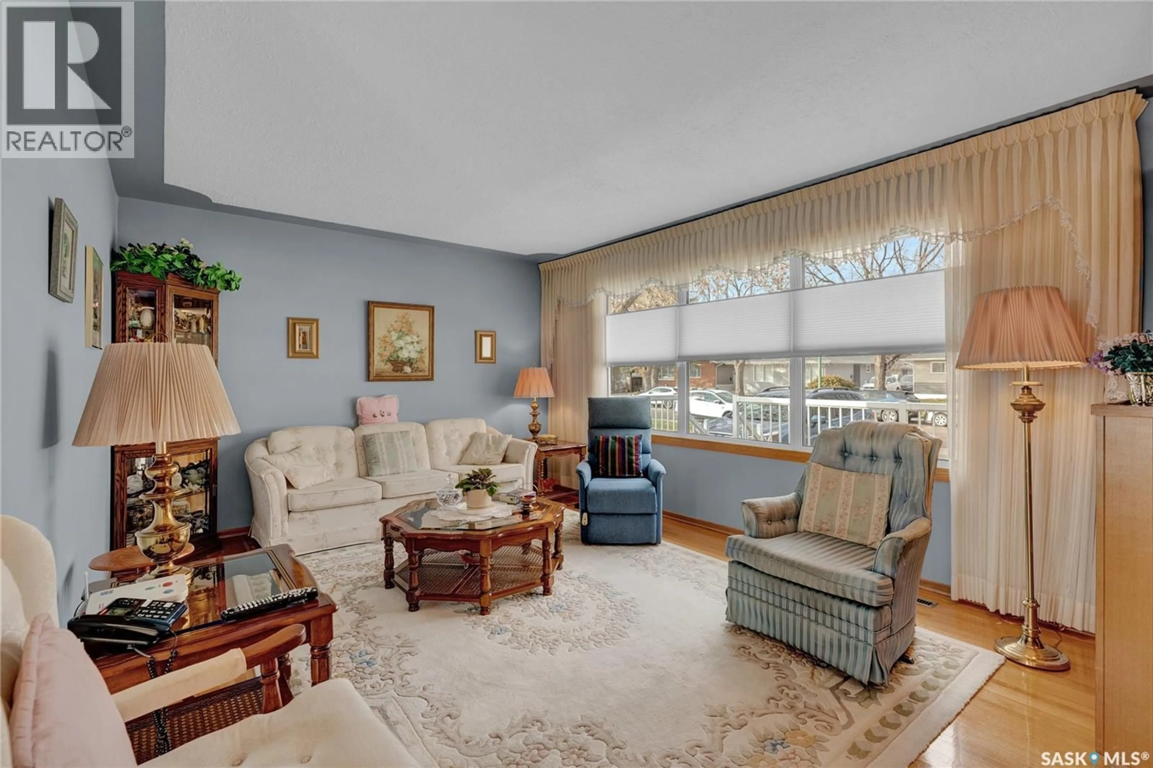 Living room with furniture, unknown for 25 CAMERON CRESCENT, Regina Saskatchewan S4S2X1