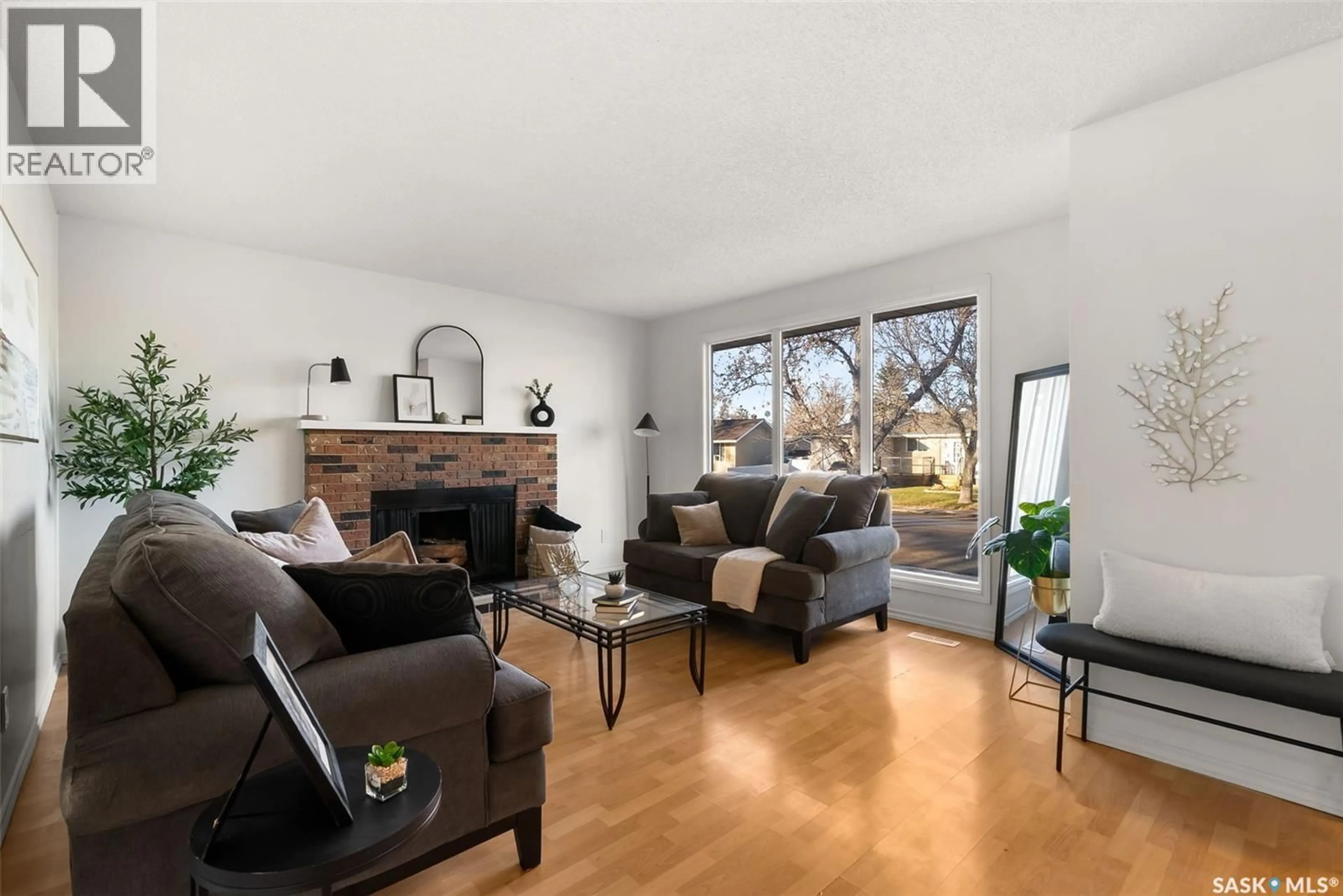 Living room with furniture, wood/laminate floor for 119 MIKKELSON DRIVE, Regina Saskatchewan S4T7L4