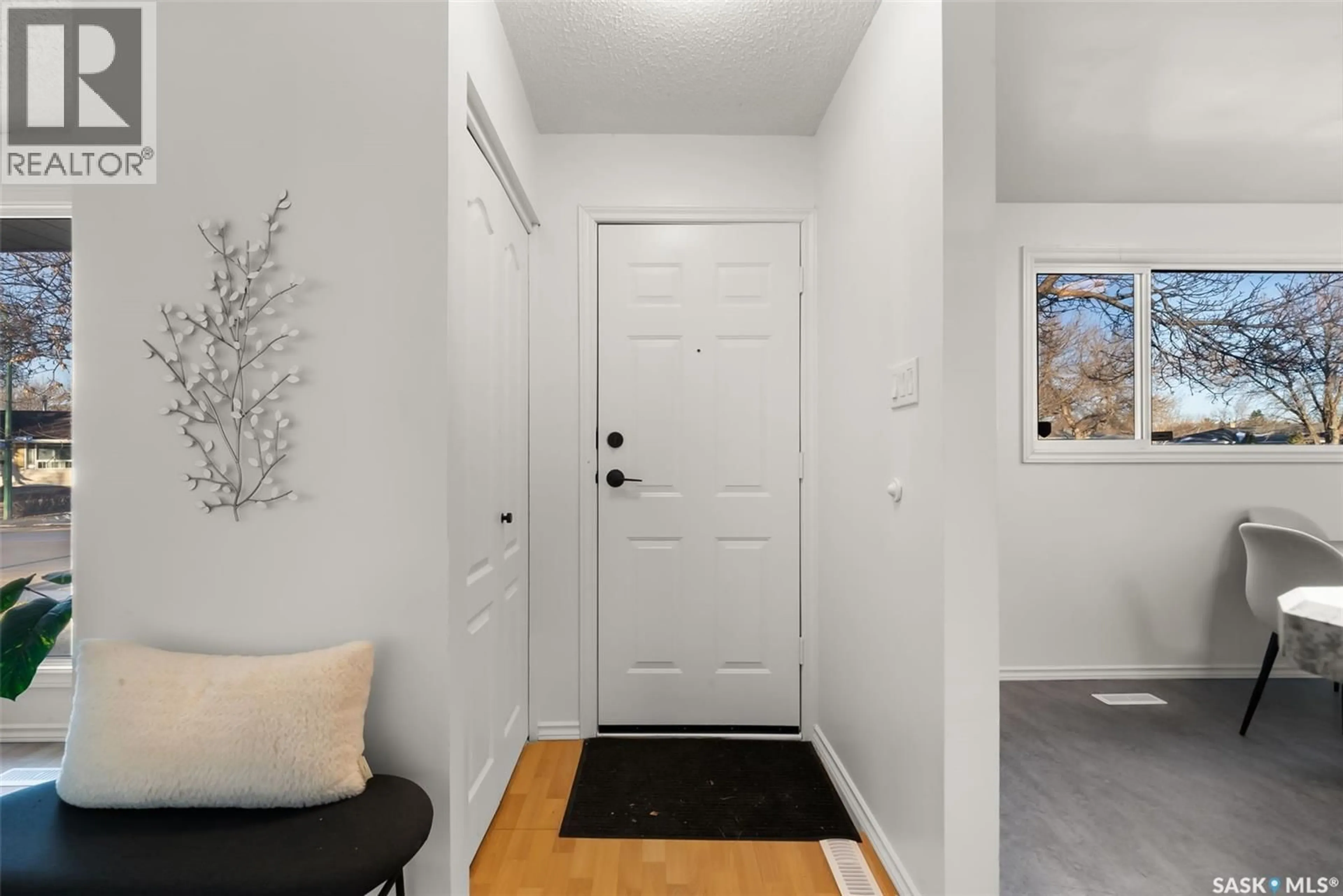 Indoor entryway for 119 MIKKELSON DRIVE, Regina Saskatchewan S4T7L4