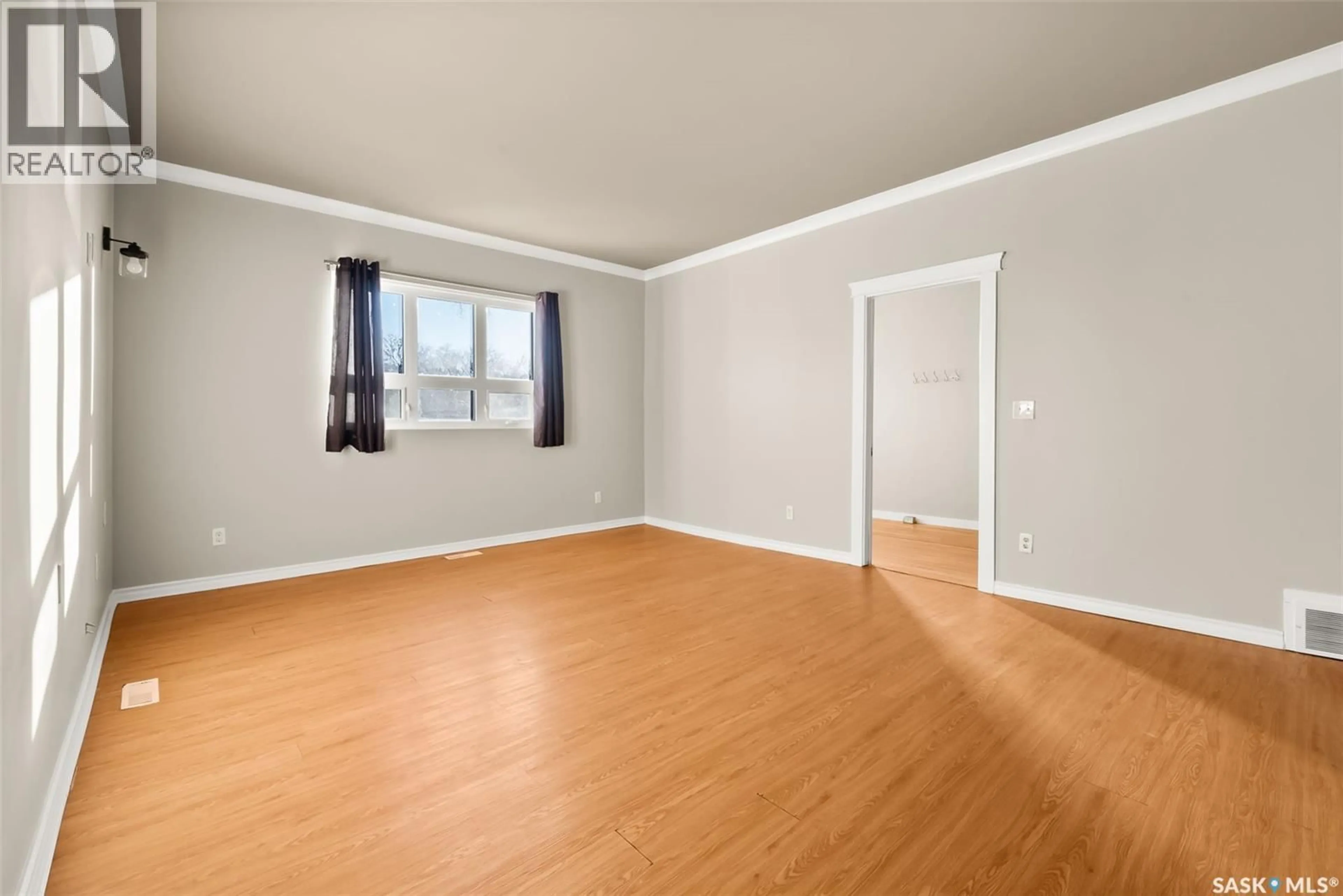 A pic of a room for 1230 VICTORIA AVENUE, Regina Saskatchewan S4P0N9