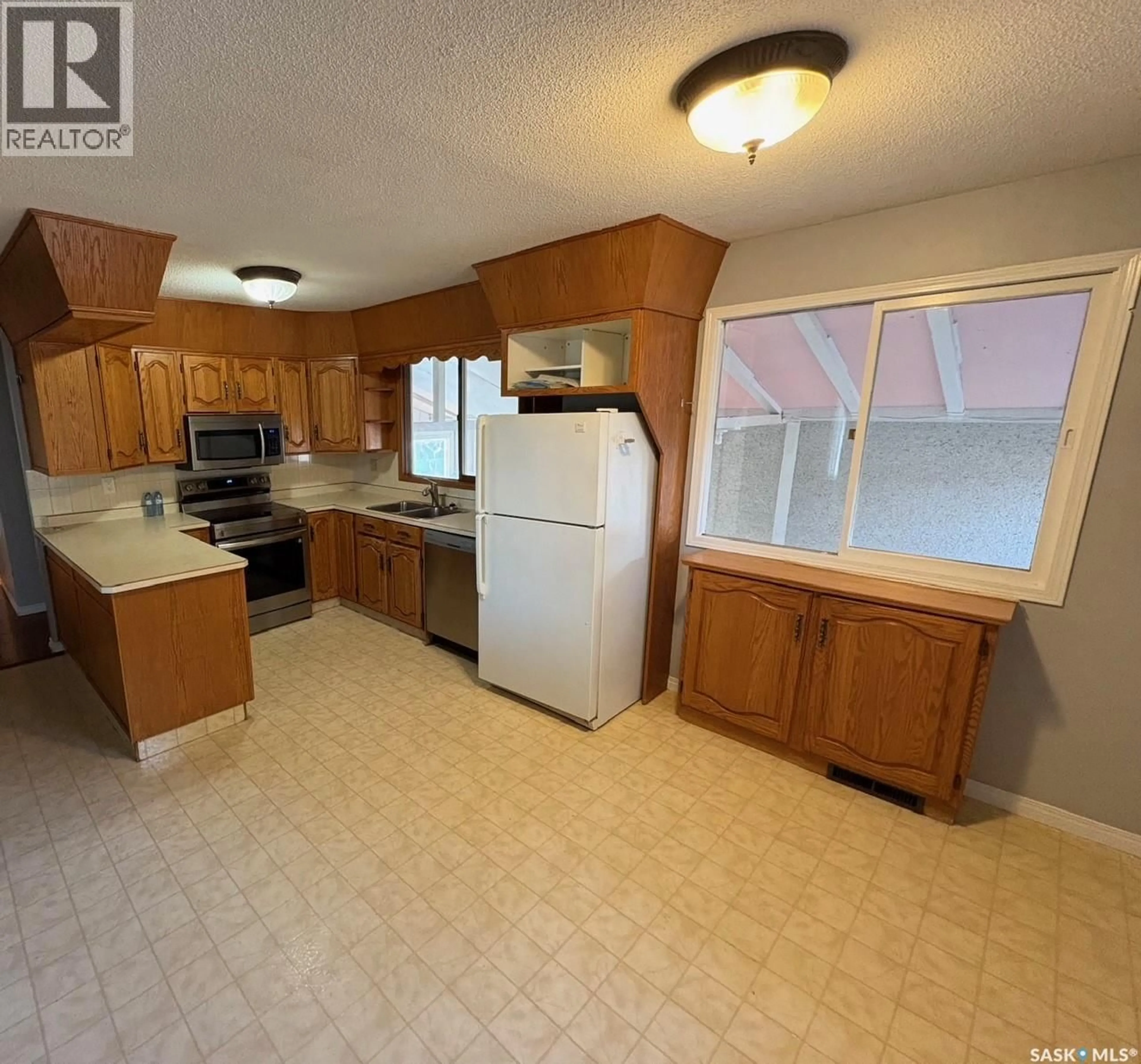 Unknown for 1202 EAST CENTRE, Saskatoon Saskatchewan S7J3A7