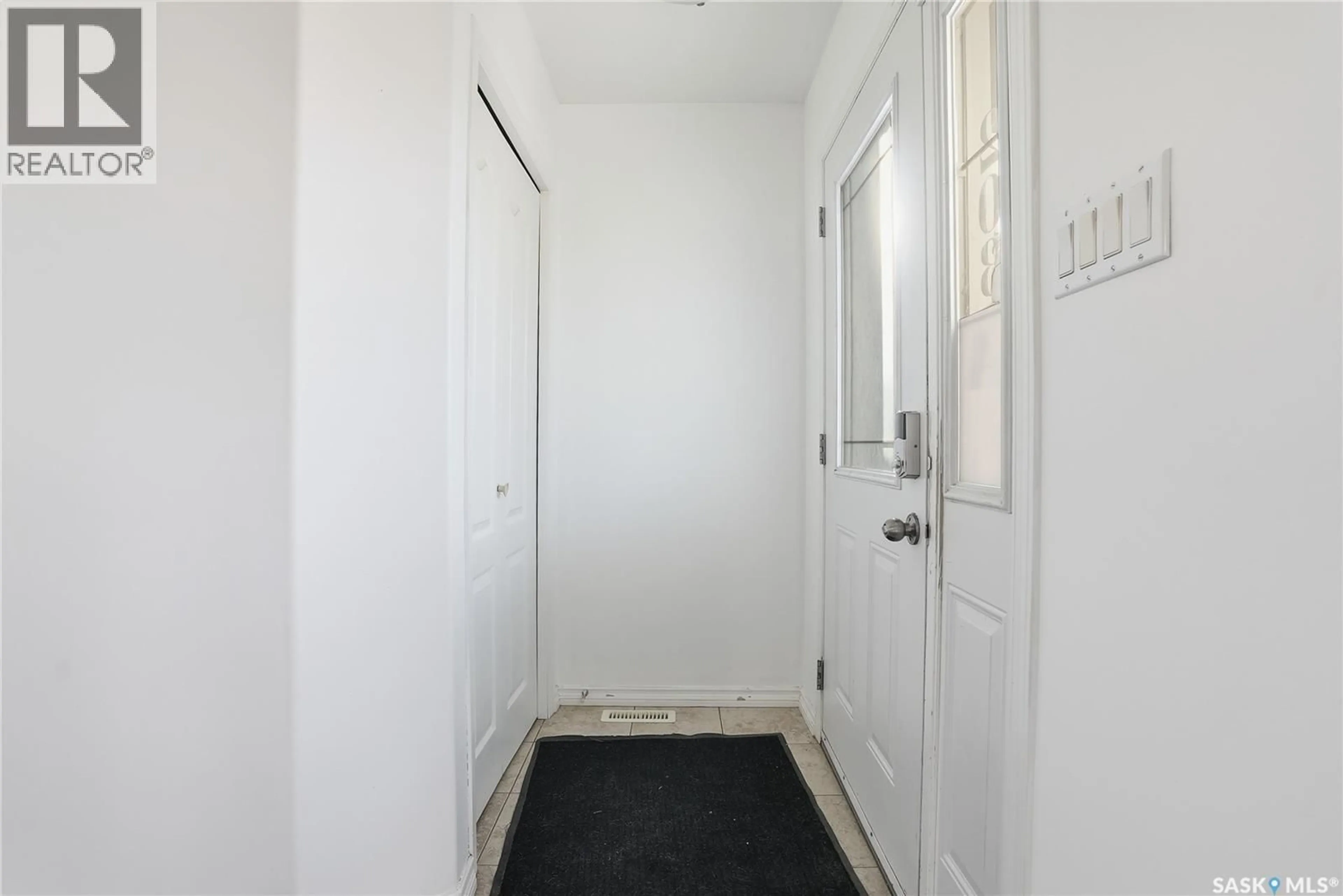 Indoor foyer for 203A 3RD AVENUE, Aberdeen Saskatchewan S0K0A0