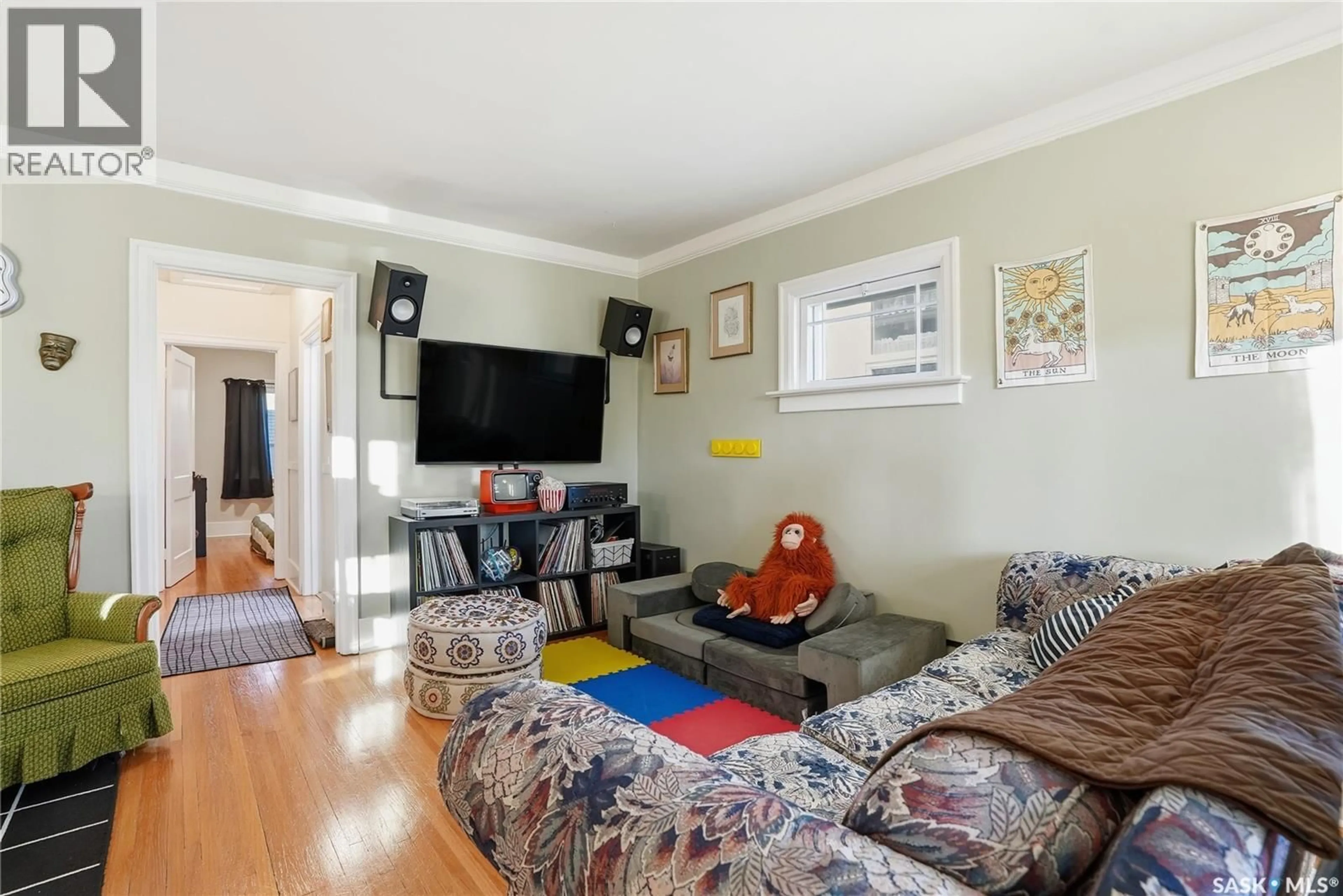 Living room with furniture, unknown for 1121 C AVENUE, Saskatoon Saskatchewan S7L1K3