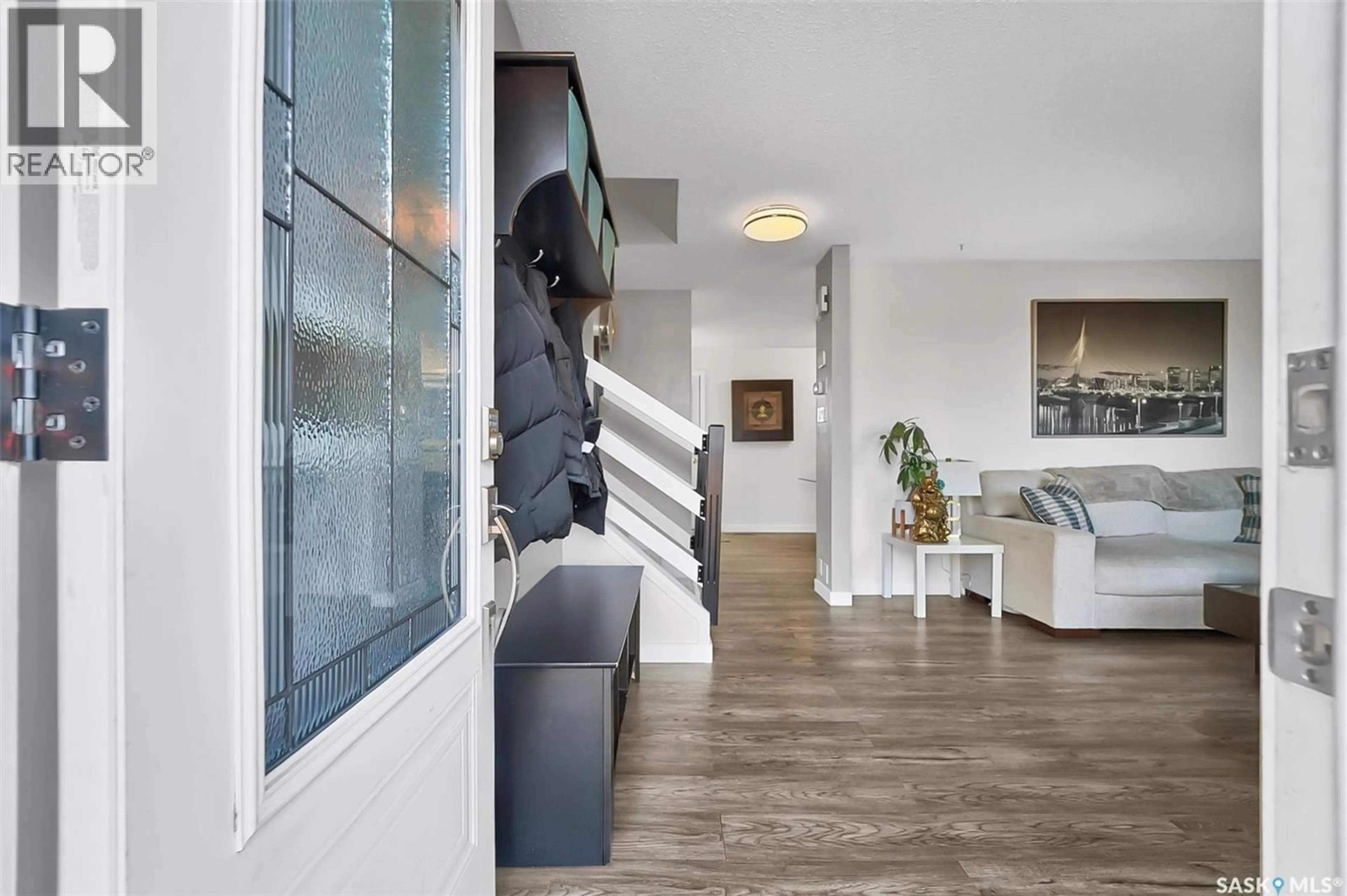 Indoor entryway for 1326 CATHERWOOD AVENUE, Saskatoon Saskatchewan S7L7H1