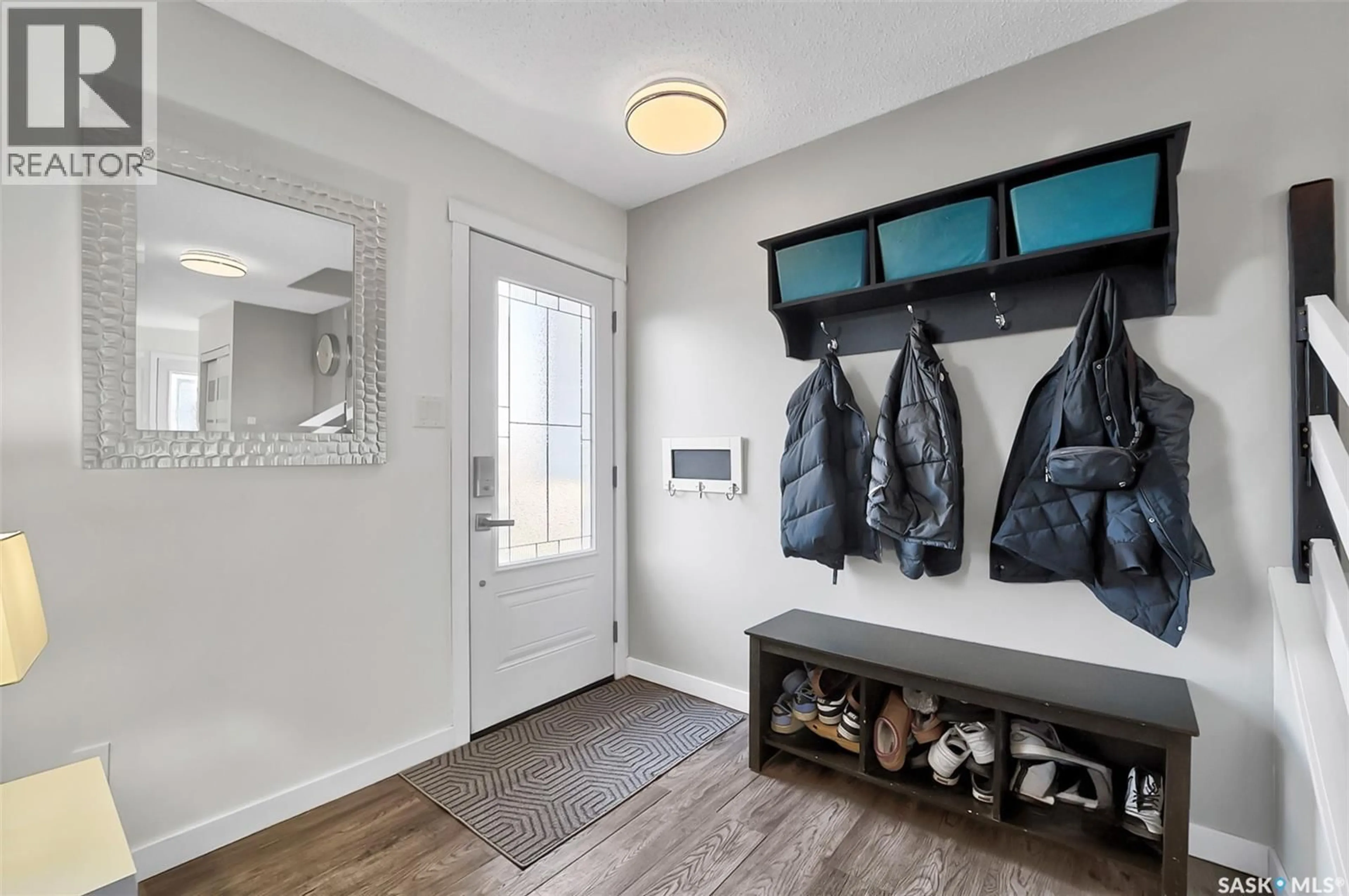 Indoor entryway for 1326 CATHERWOOD AVENUE, Saskatoon Saskatchewan S7L7H1