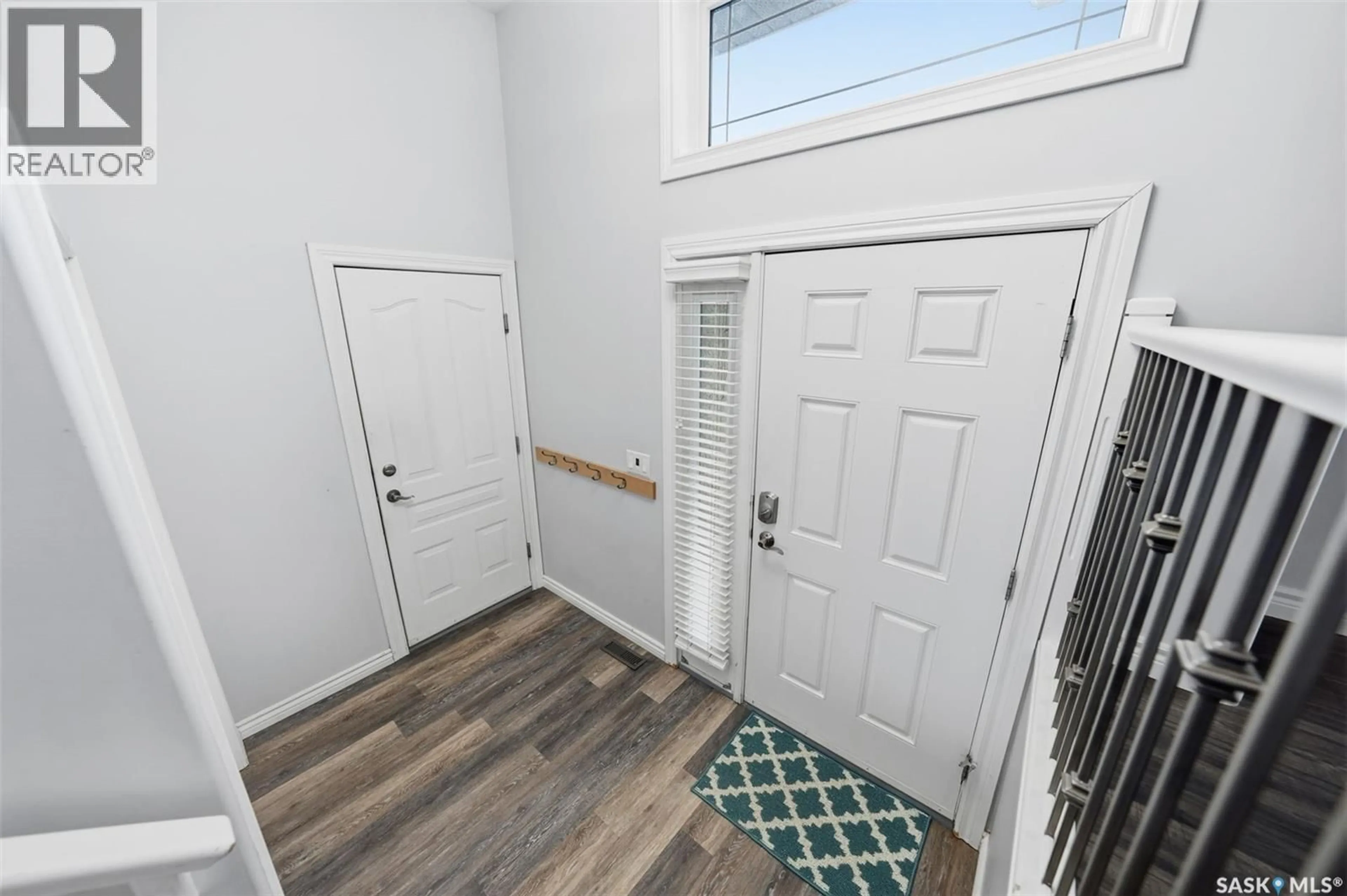 Indoor entryway for 310 CARR CRESCENT, Saskatoon Saskatchewan S7S1M3