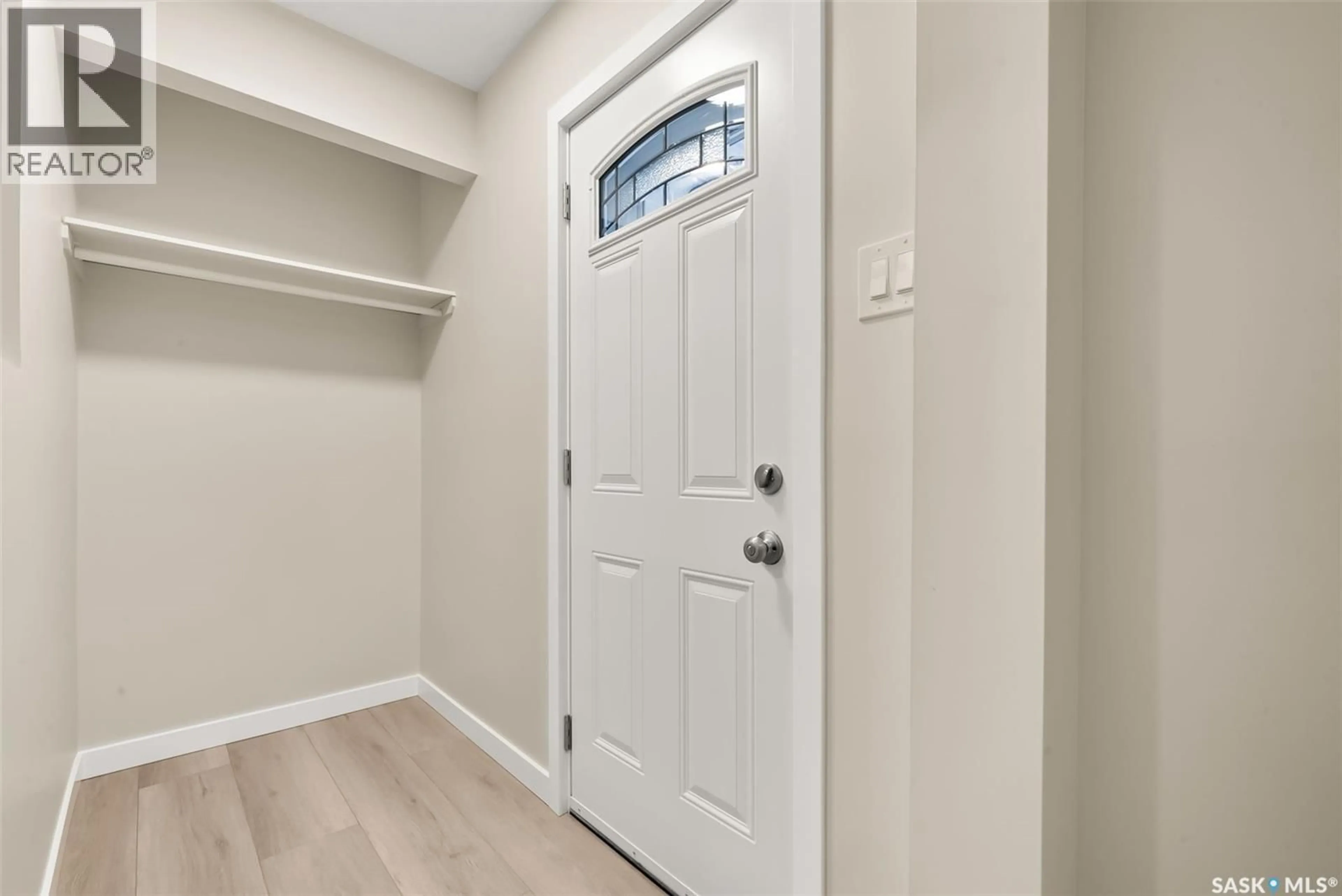 Indoor entryway for 3 SUSSEX CRESCENT, Regina Saskatchewan S4T6A3