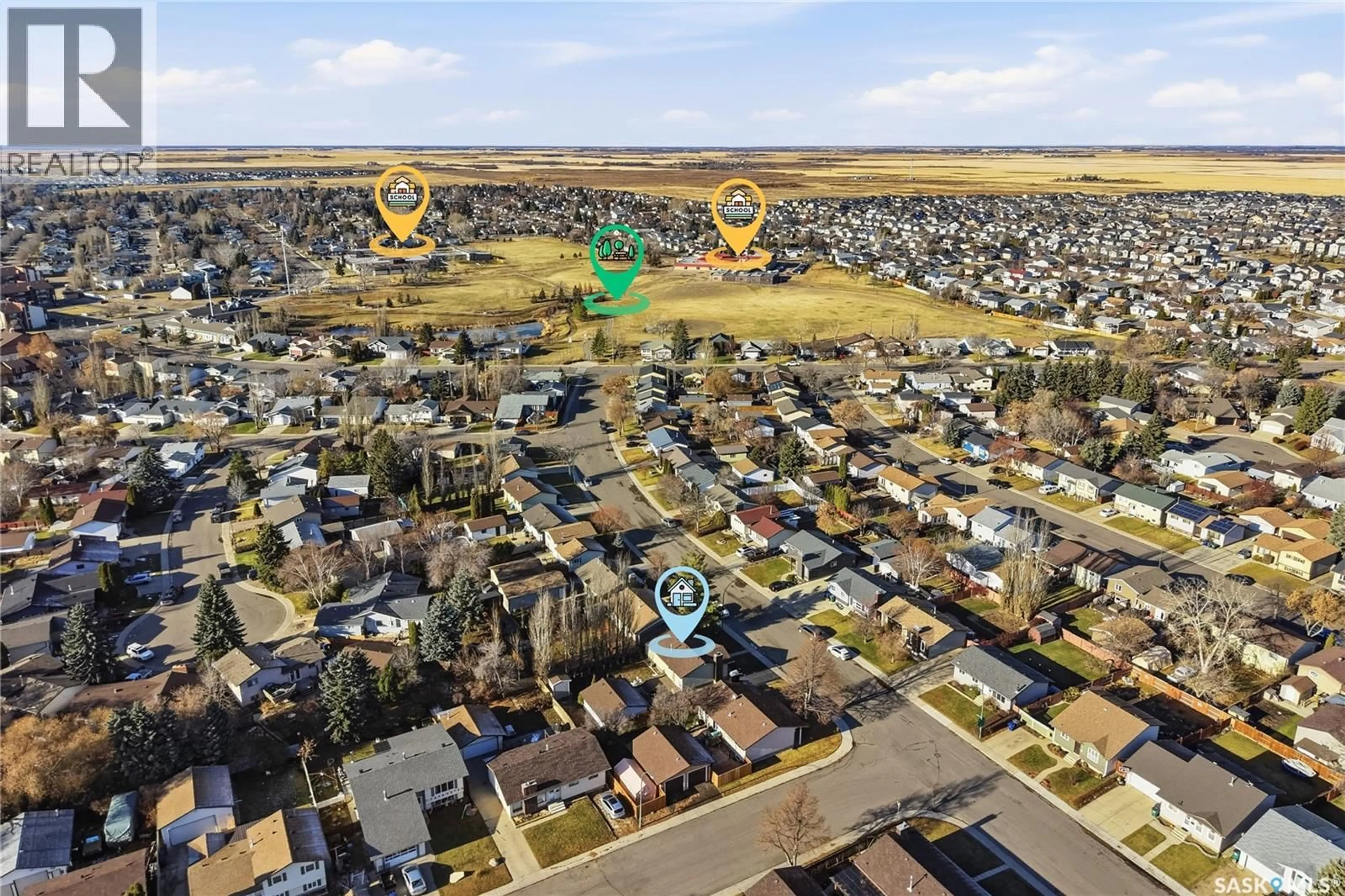 A pic from outside/outdoor area/front of a property/back of a property/a pic from drone, street for 147 MAKAROFF ROAD, Saskatoon Saskatchewan S7L6R6