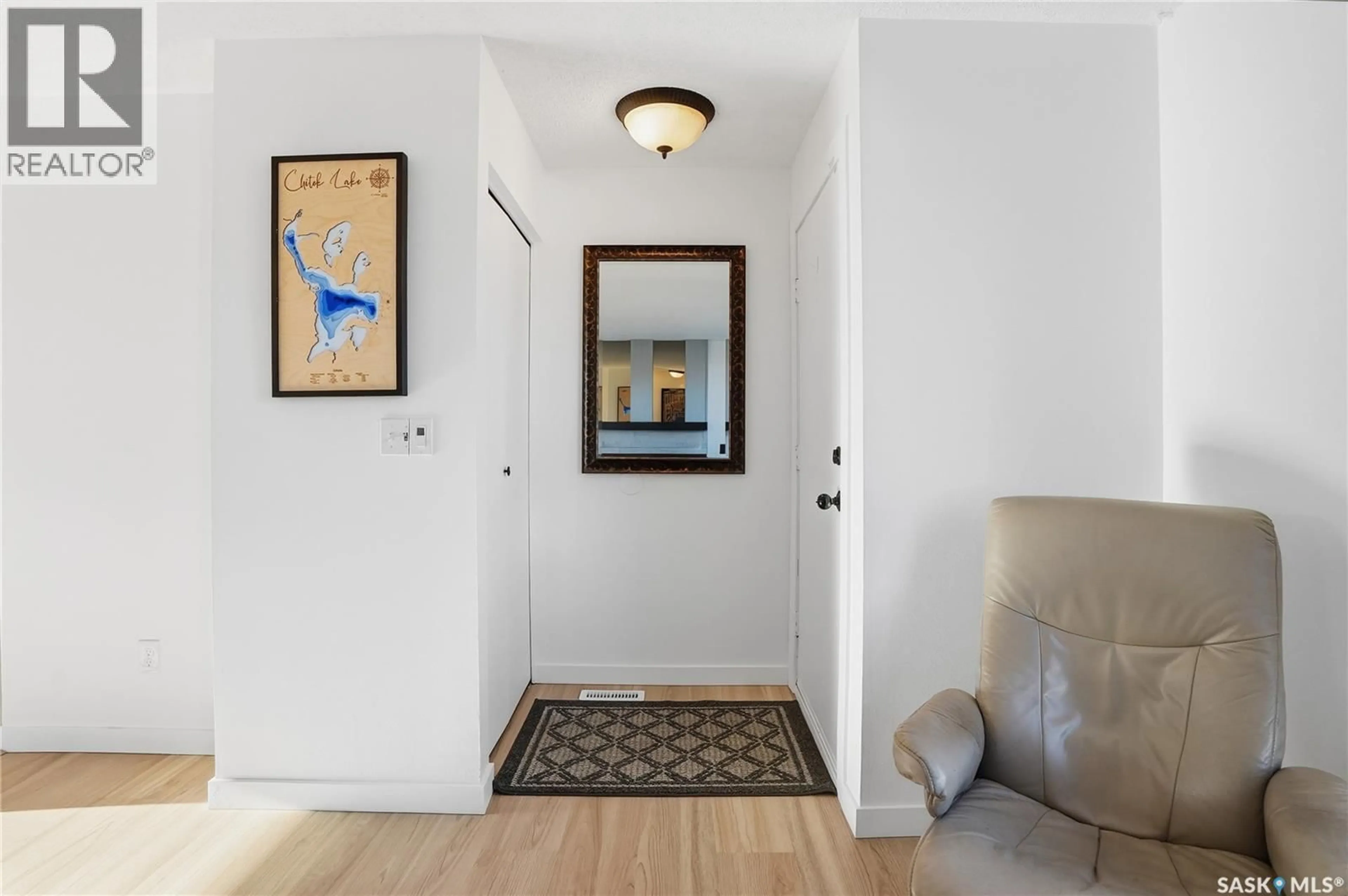 Indoor entryway for 147 MAKAROFF ROAD, Saskatoon Saskatchewan S7L6R6