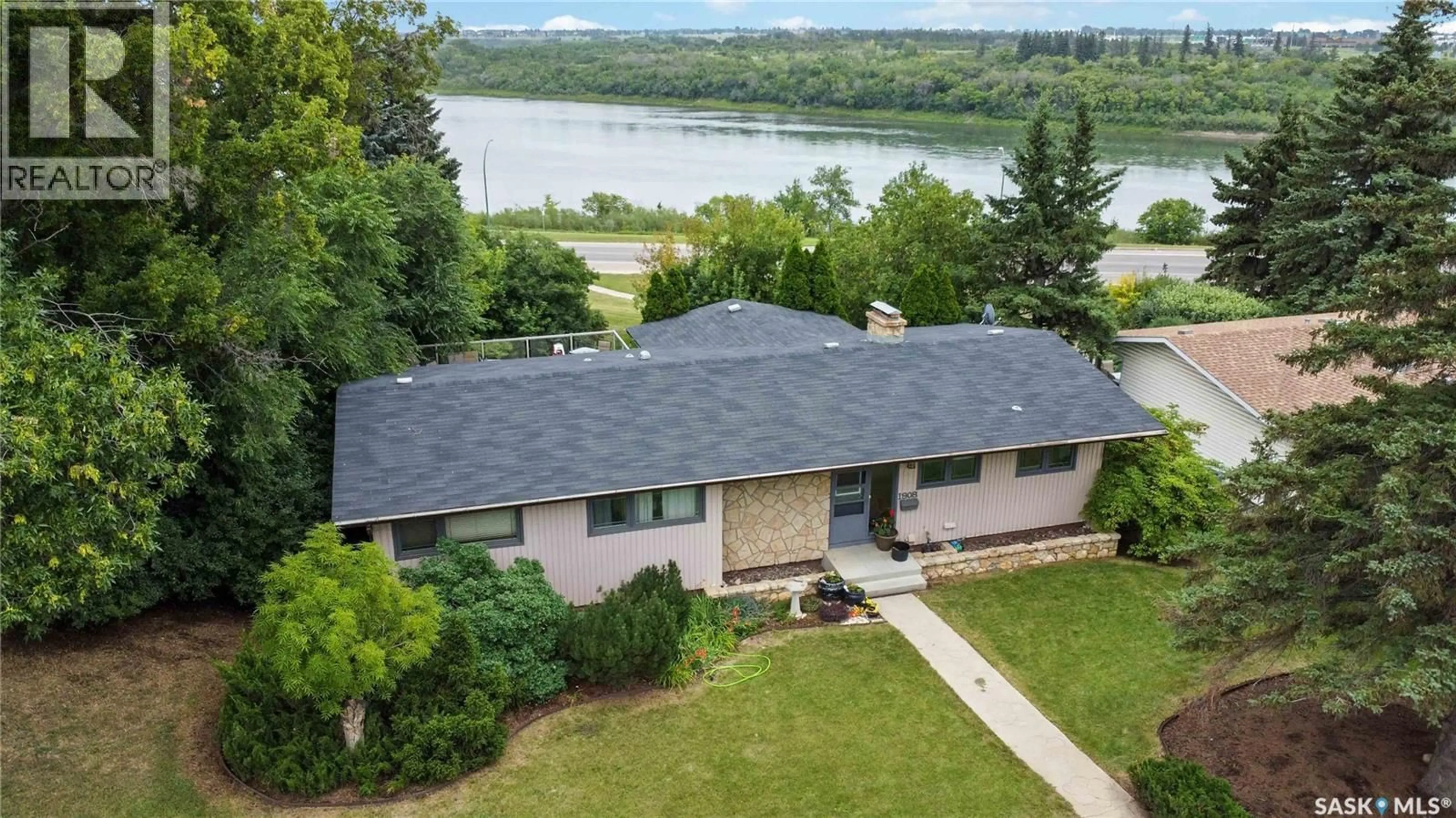 A pic from outside/outdoor area/front of a property/back of a property/a pic from drone, water/lake/river/ocean view for 1908 PEMBINA AVENUE, Saskatoon Saskatchewan S7K1C3