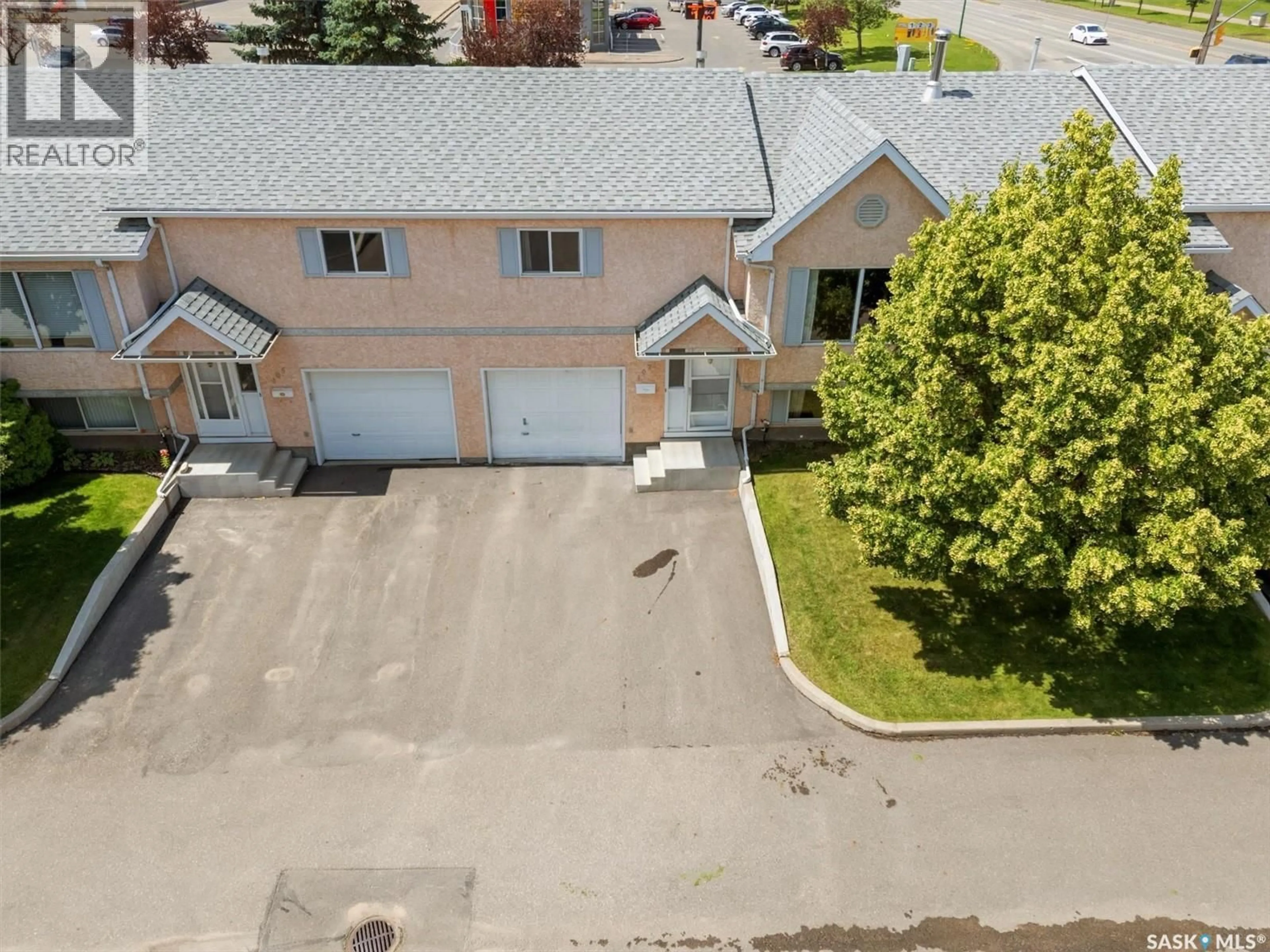 A pic from outside/outdoor area/front of a property/back of a property/a pic from drone, street for 610 - 107 PEREHUDOFF CRESCENT, Saskatoon Saskatchewan S7N4H5