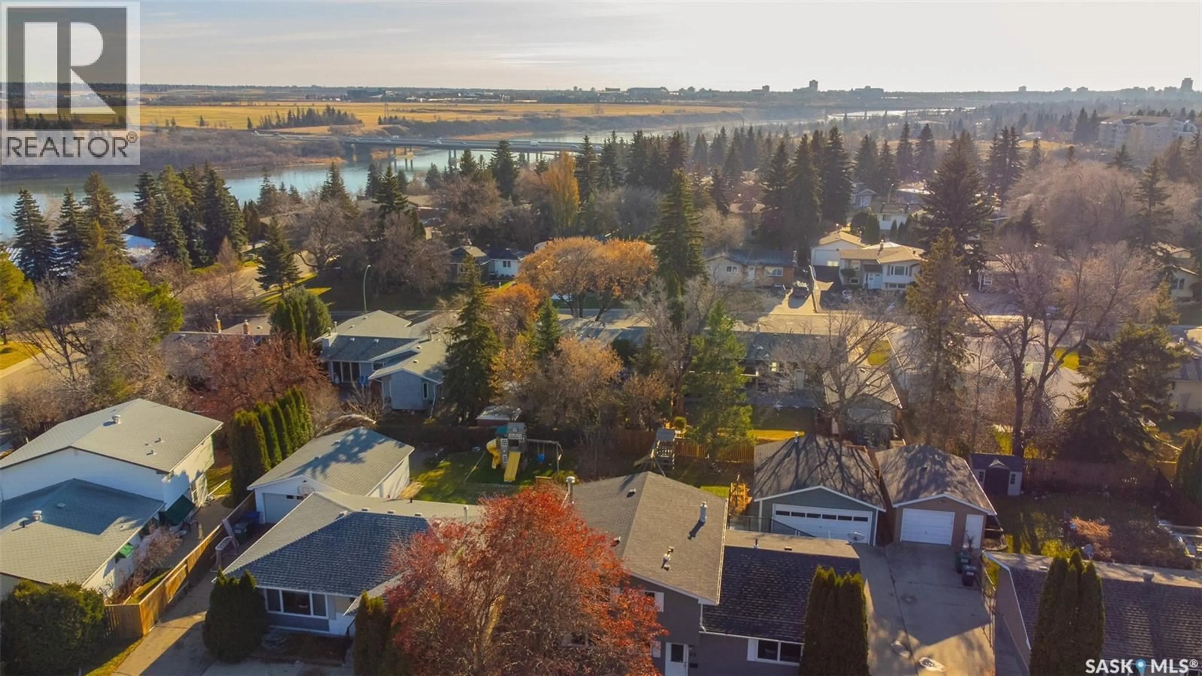 A pic from outside/outdoor area/front of a property/back of a property/a pic from drone, water/lake/river/ocean view for 73 RED RIVER ROAD, Saskatoon Saskatchewan S7K1G2