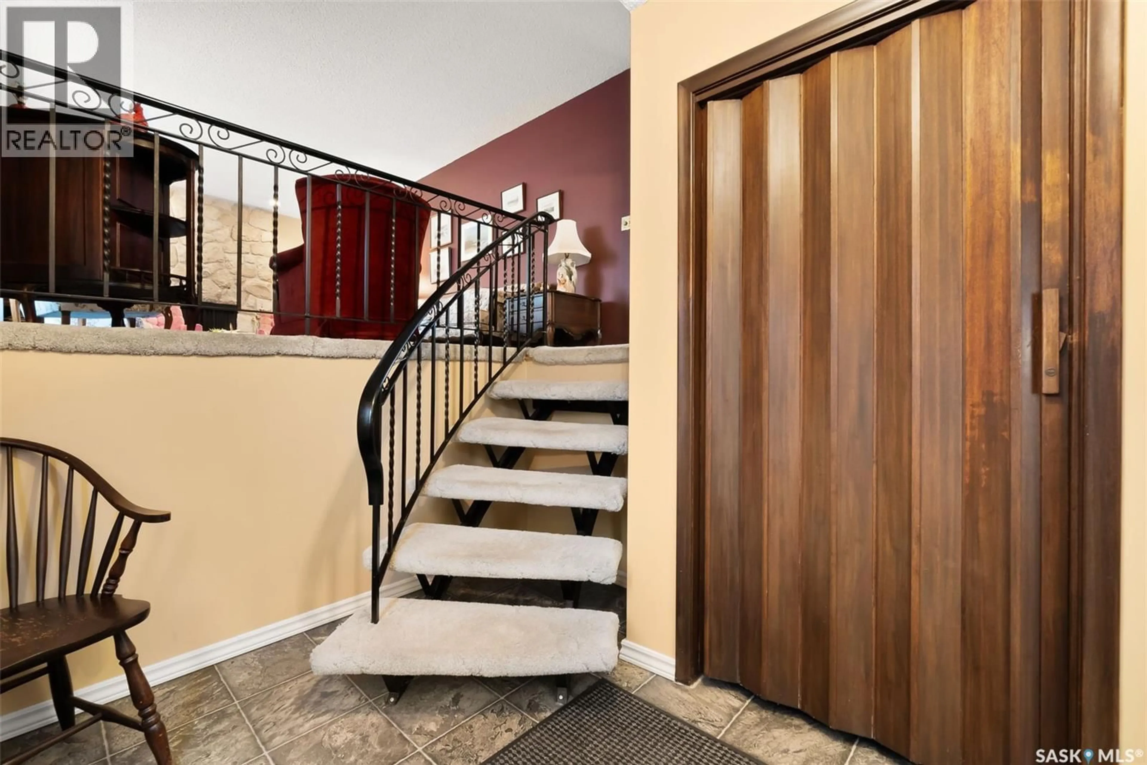 Indoor foyer for 4514 ARGYLE STREET, Regina Saskatchewan S4S3M2