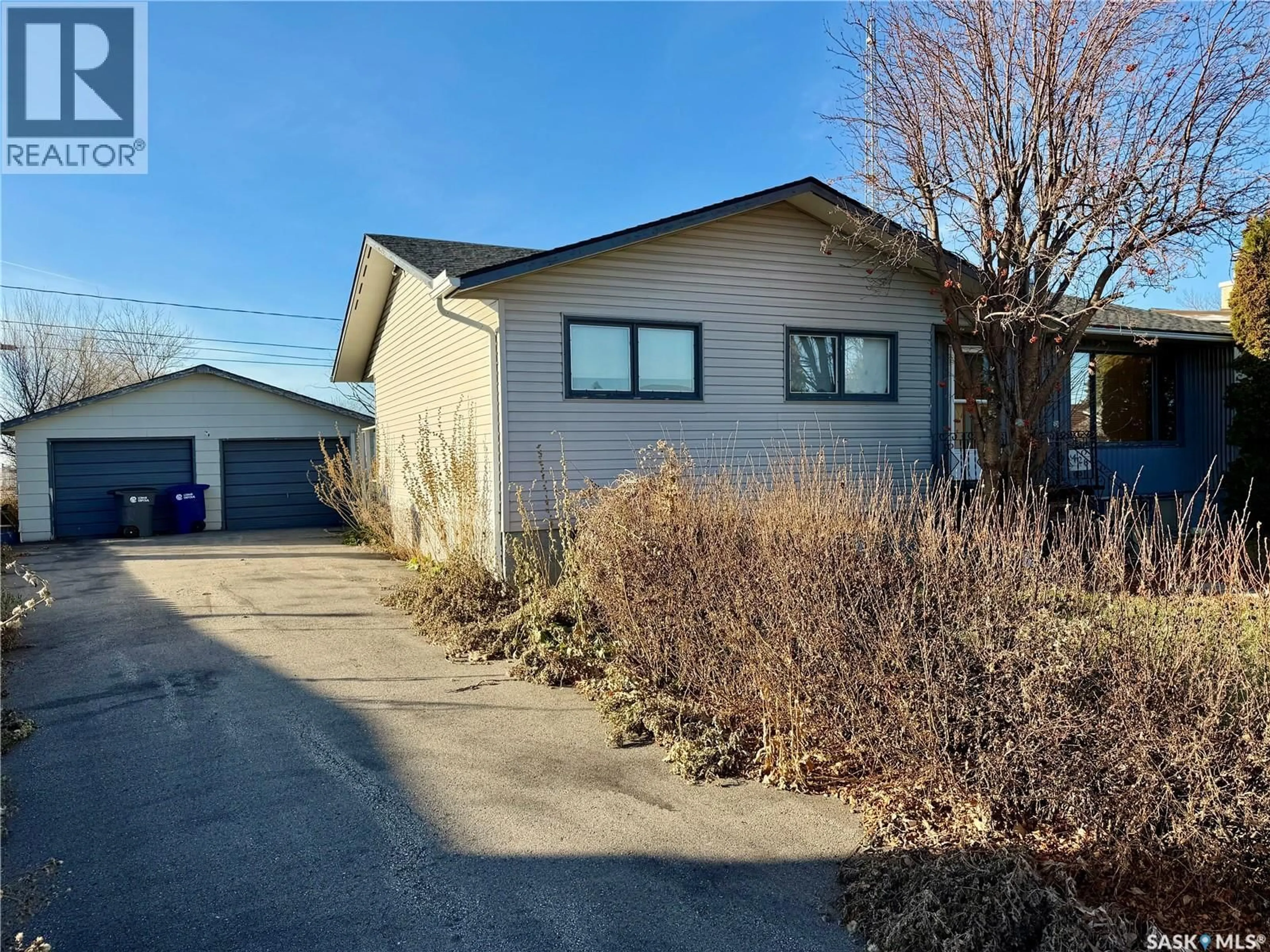 A pic from outside/outdoor area/front of a property/back of a property/a pic from drone, street for 426 CENTENNIAL DRIVE, Strasbourg Saskatchewan S0G4V0