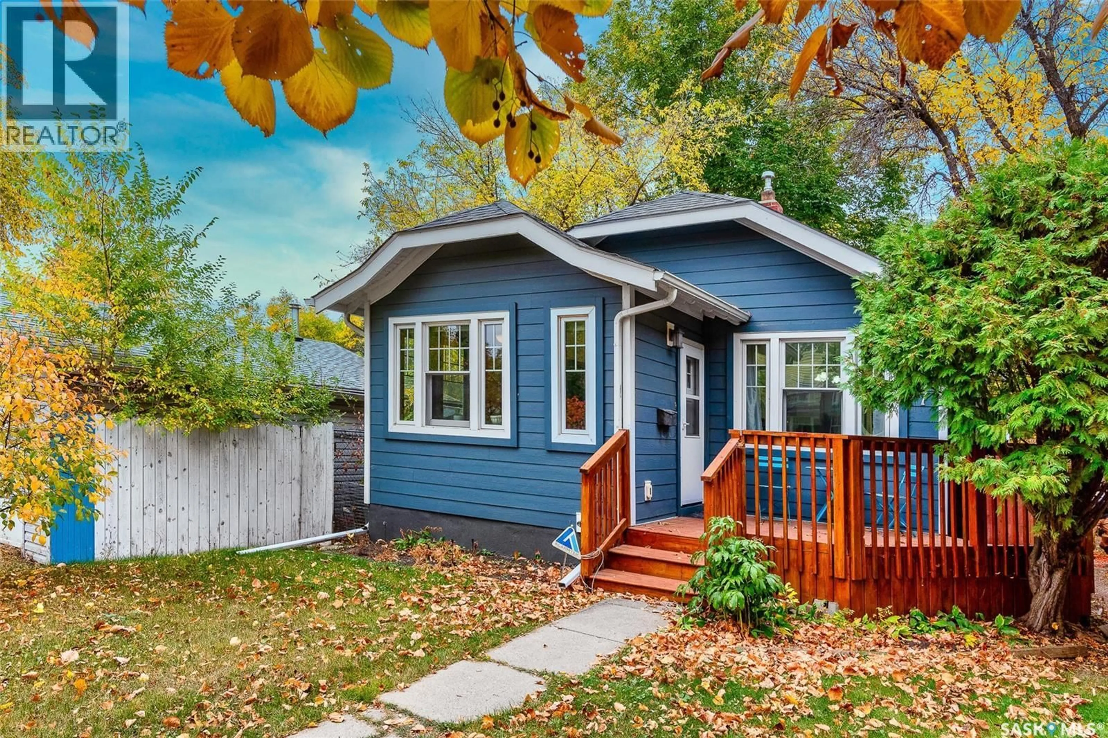 Home with vinyl exterior material, street for 307 28TH STREET, Saskatoon Saskatchewan S7L0K6