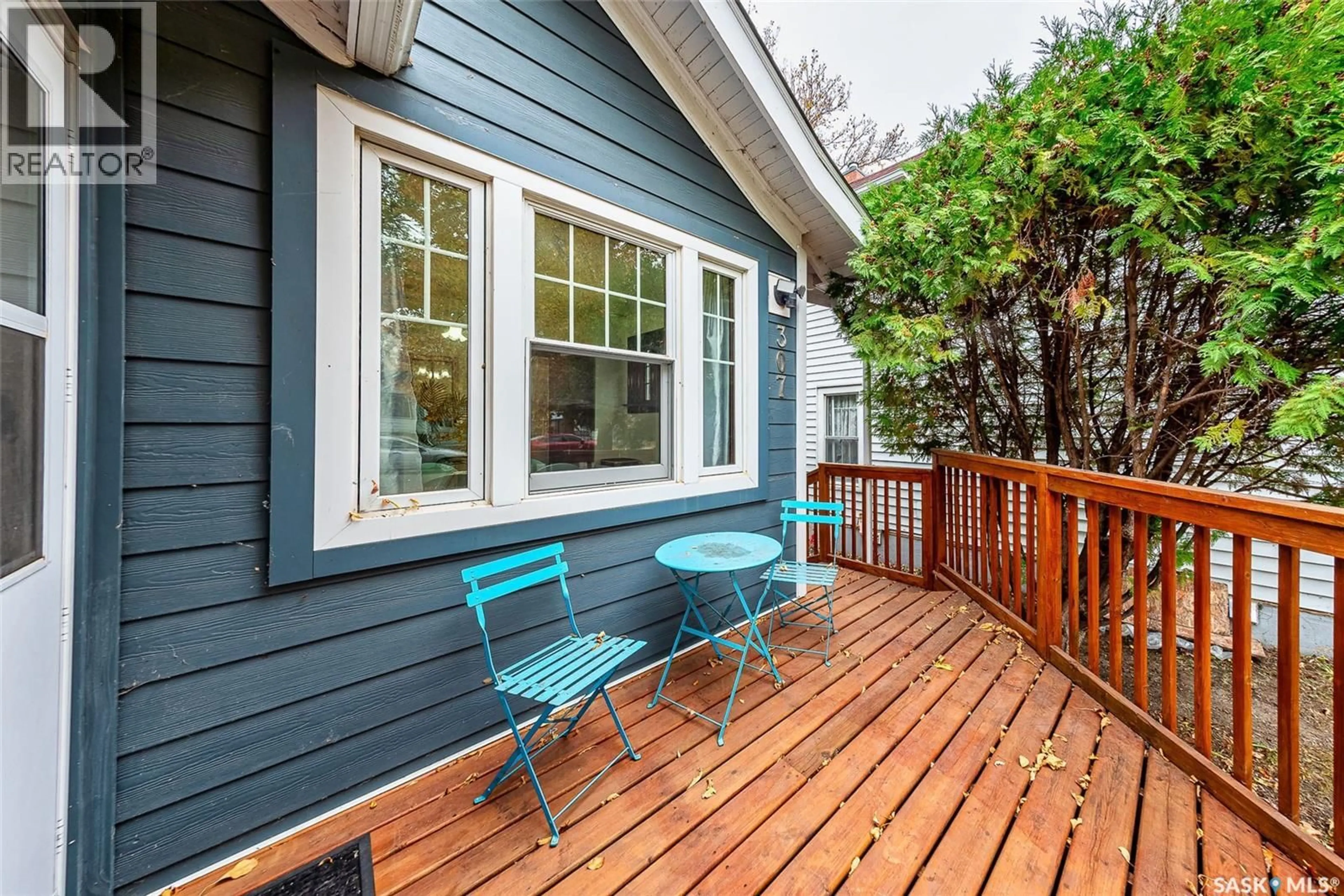 Home with vinyl exterior material, street for 307 28TH STREET, Saskatoon Saskatchewan S7L0K6