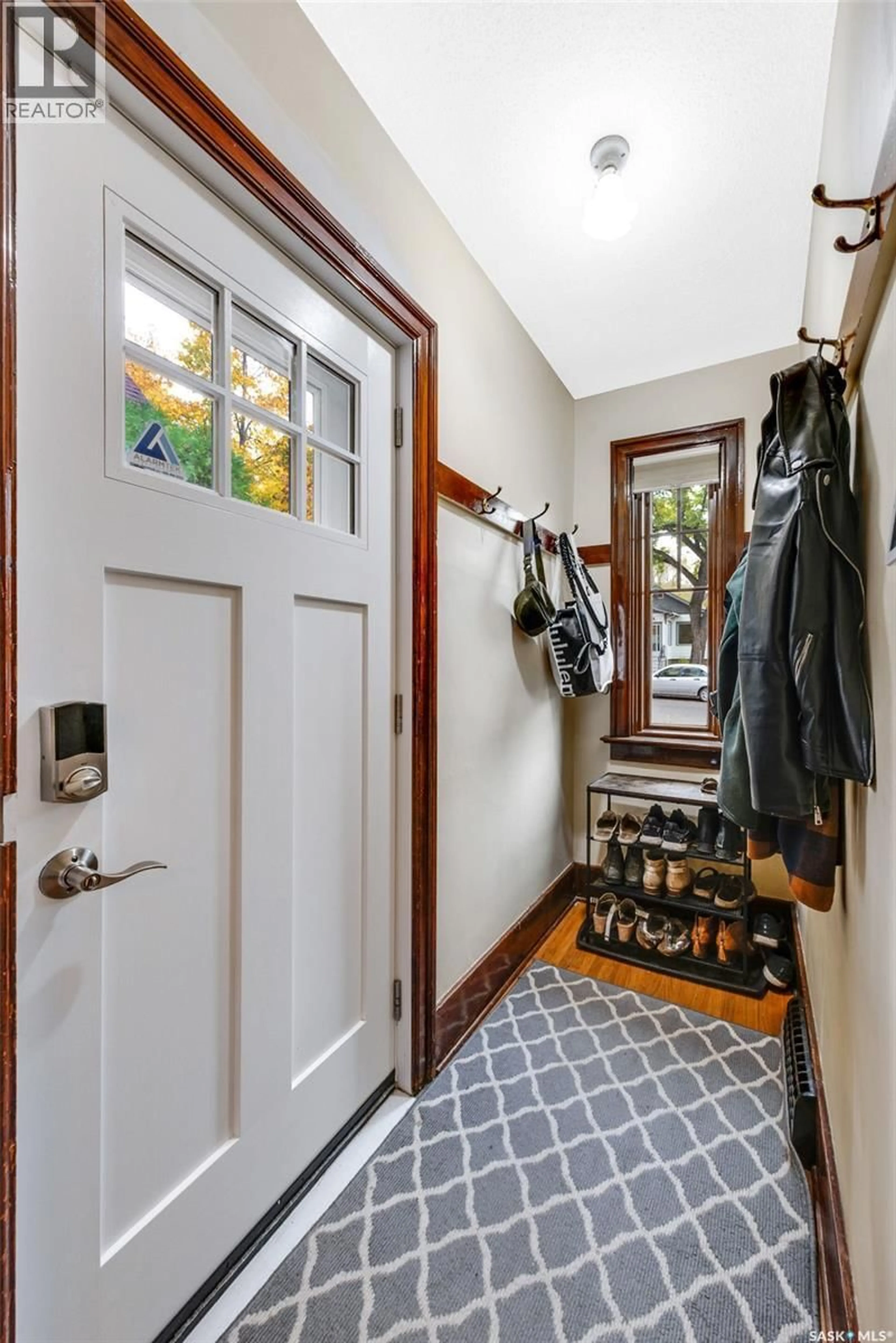 Indoor entryway for 307 28TH STREET, Saskatoon Saskatchewan S7L0K6