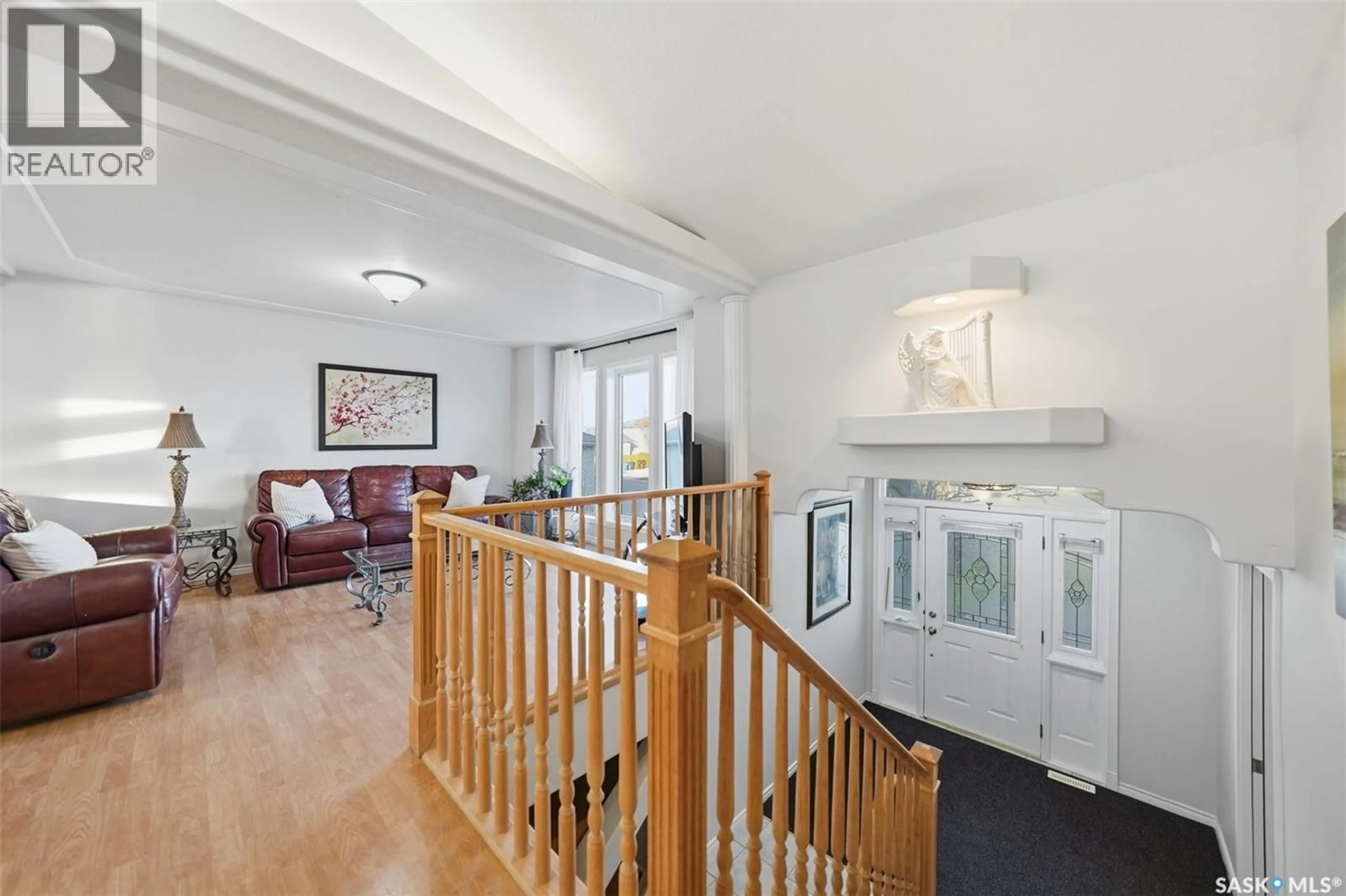 Indoor foyer for 151 KUTZ CRESCENT, Saskatoon Saskatchewan S7N4S5